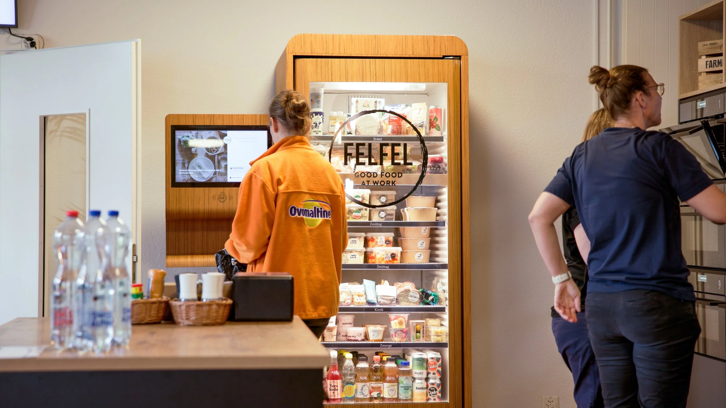 Wander production employees use the FELFEL food vending machine - flexible catering solution and food vending machine in Switzerland.