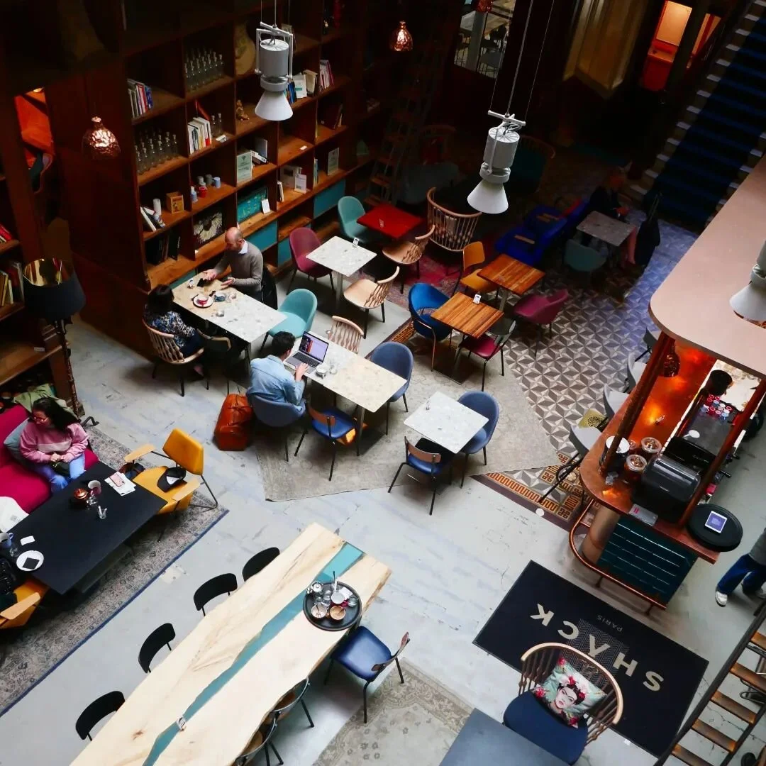 PLACE TO WORK
 
Mercredi, j'ai cowork&eacute; au @leshackparis , situ&eacute; &agrave; deux pas de l'Op&eacute;ra. Il est bien cach&eacute; dans une impasse, je ne l'ai pas trouv&eacute; tout de suite 😄 Le lieu est magnifique ! Install&eacute; au c&
