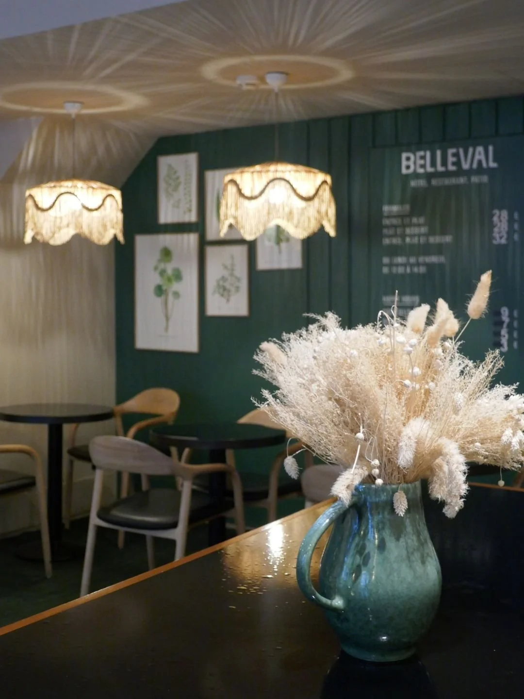 Est-ce qu&rsquo;il vous arrive de travailler dans des h&ocirc;tels ?

J &rsquo;ai d&eacute;couvert il y a peu de temps l&rsquo;H&ocirc;tel Belleval, tout pr&egrave;s de la gare Saint Lazare.

Le lieu est agr&eacute;able et bien d&eacute;cor&eacute;. 