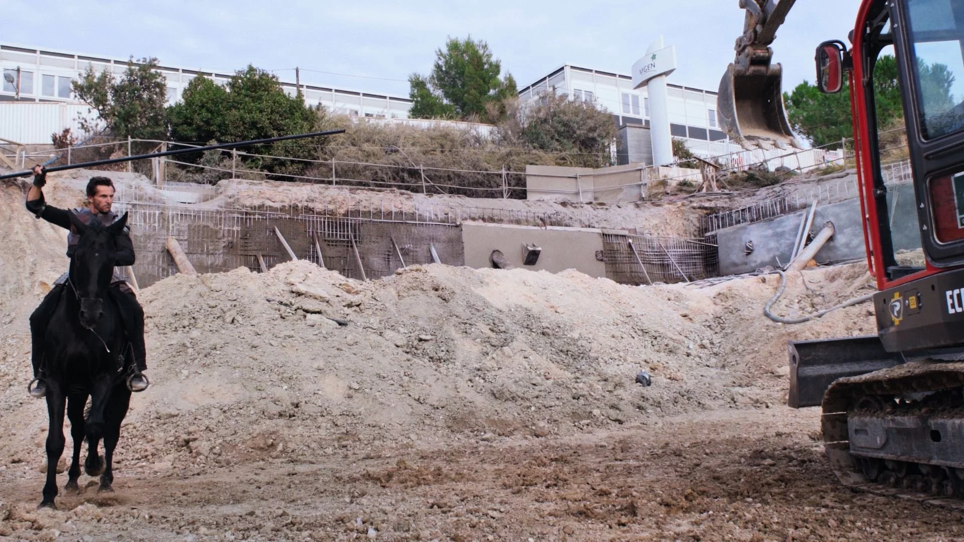 I AM NIGHT AT NOONDAY