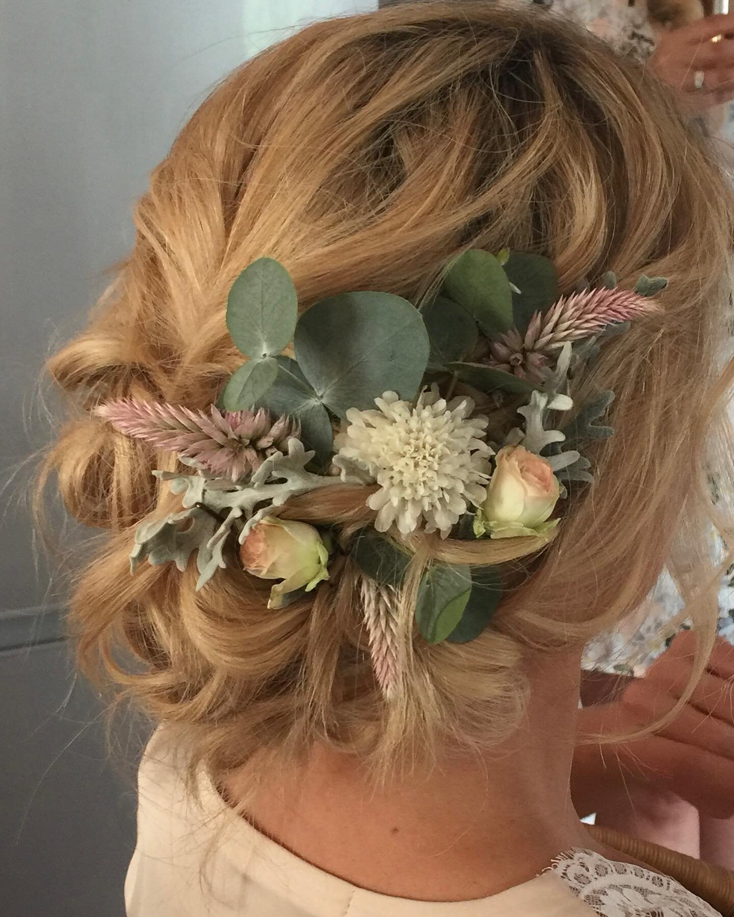 Bohemian hairstyle for a forest wedding 
#weddinghair #weddinghairstyle #cornwallwedding #cornwallweddingsuppliers #cornwallhairstylist #cornwallmakeupartist