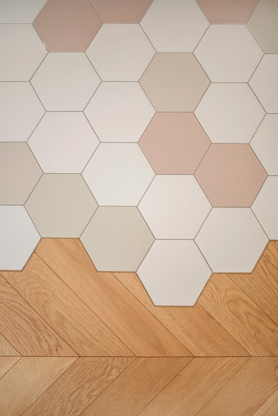 Sol en tomettes et parquet massif cuisine