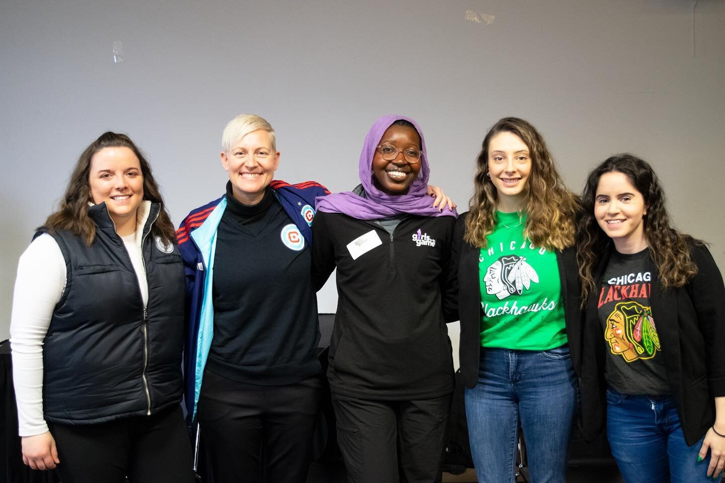 Thank you to the @nhlblackhawks , @whitesox, and @chicagofire for speaking at our Leadership Institute Panel! Volunteers from @pepsico and @adtalem helped teach #girlsinthegame how to: create an elevator pitch, write an action plan for achieving your