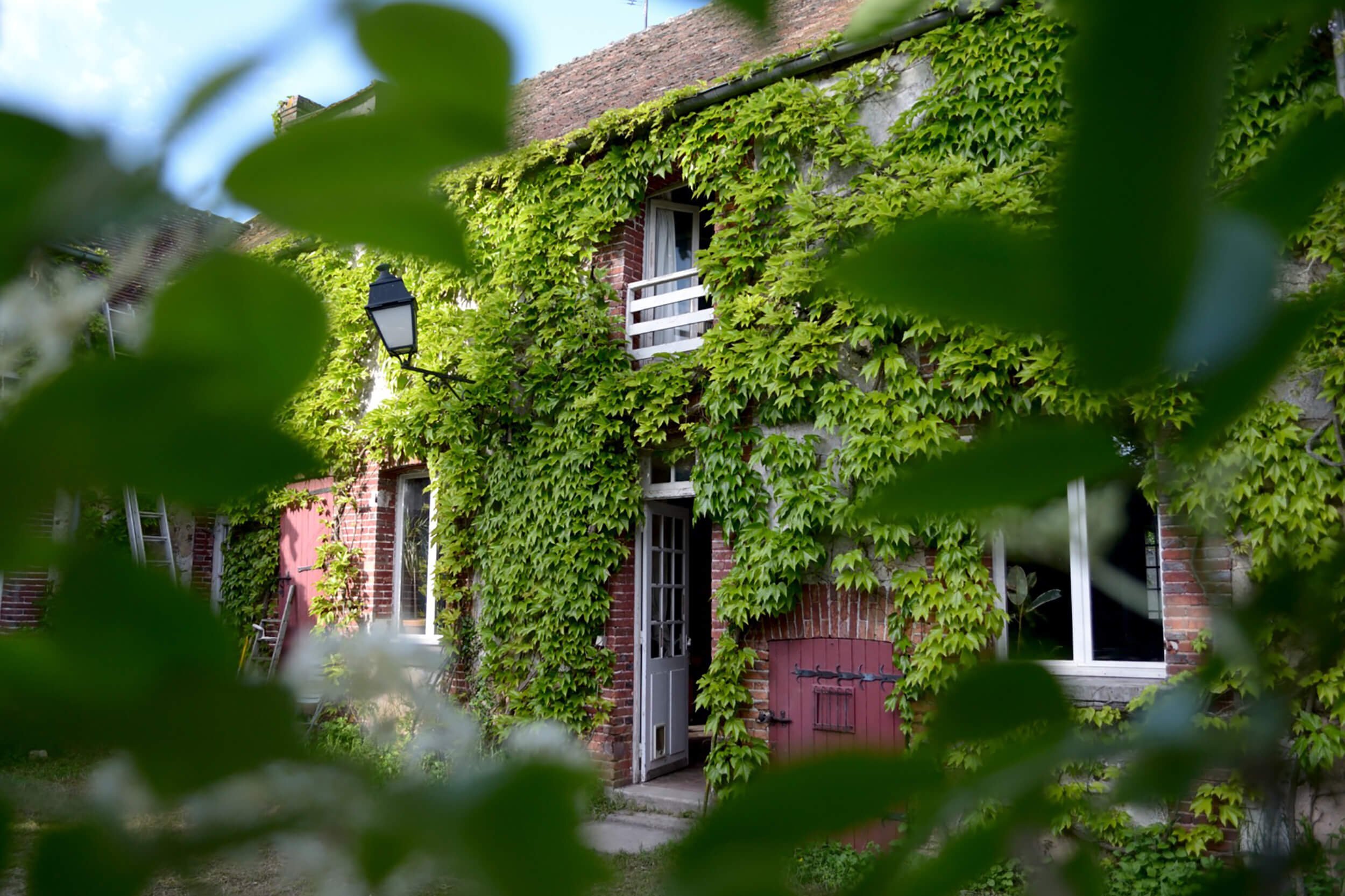 RED HOUSE RESIDENCE