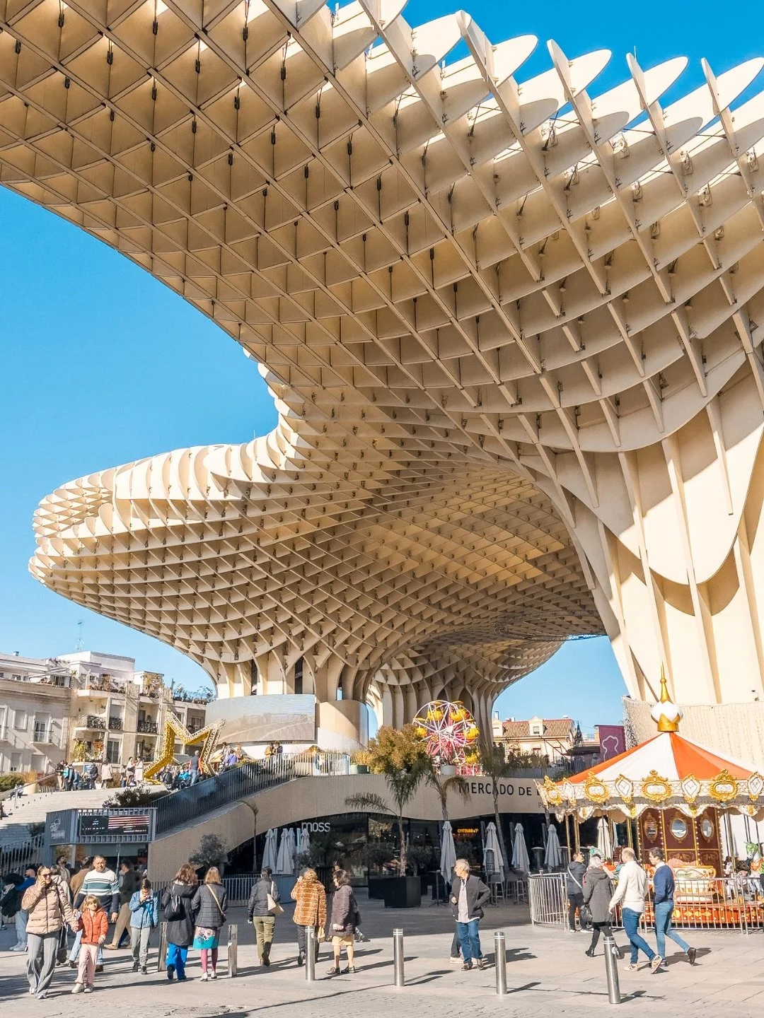 ☀️ S&eacute;ville - &eacute;pisode 4 : le Parasol (et les churros)

Impossible de louper le Parasol de S&eacute;ville avec sa gigantesque structure en bois. &Ccedil;a intrigue, &ccedil;a impressionne mais on n&rsquo;est pas mont&eacute;s en haut.
💸 