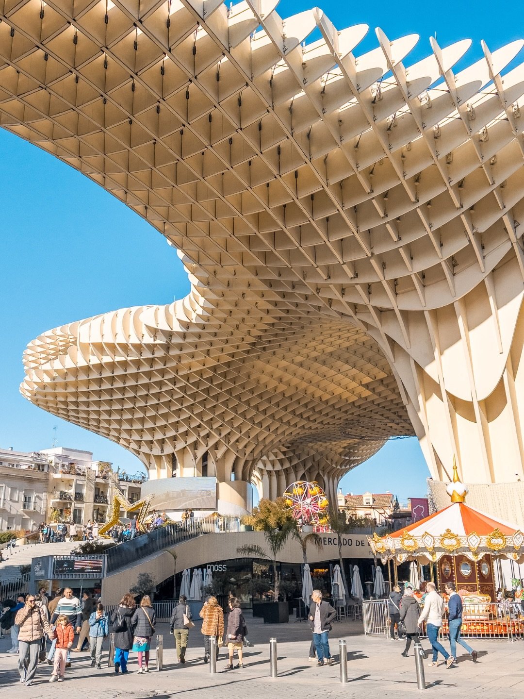 ☀️ S&eacute;ville - &eacute;pisode 4 : le Parasol (et les churros)

Impossible de louper le Parasol de S&eacute;ville avec sa gigantesque structure en bois. &Ccedil;a intrigue, &ccedil;a impressionne mais on n&rsquo;est pas mont&eacute;s en haut.
💸 