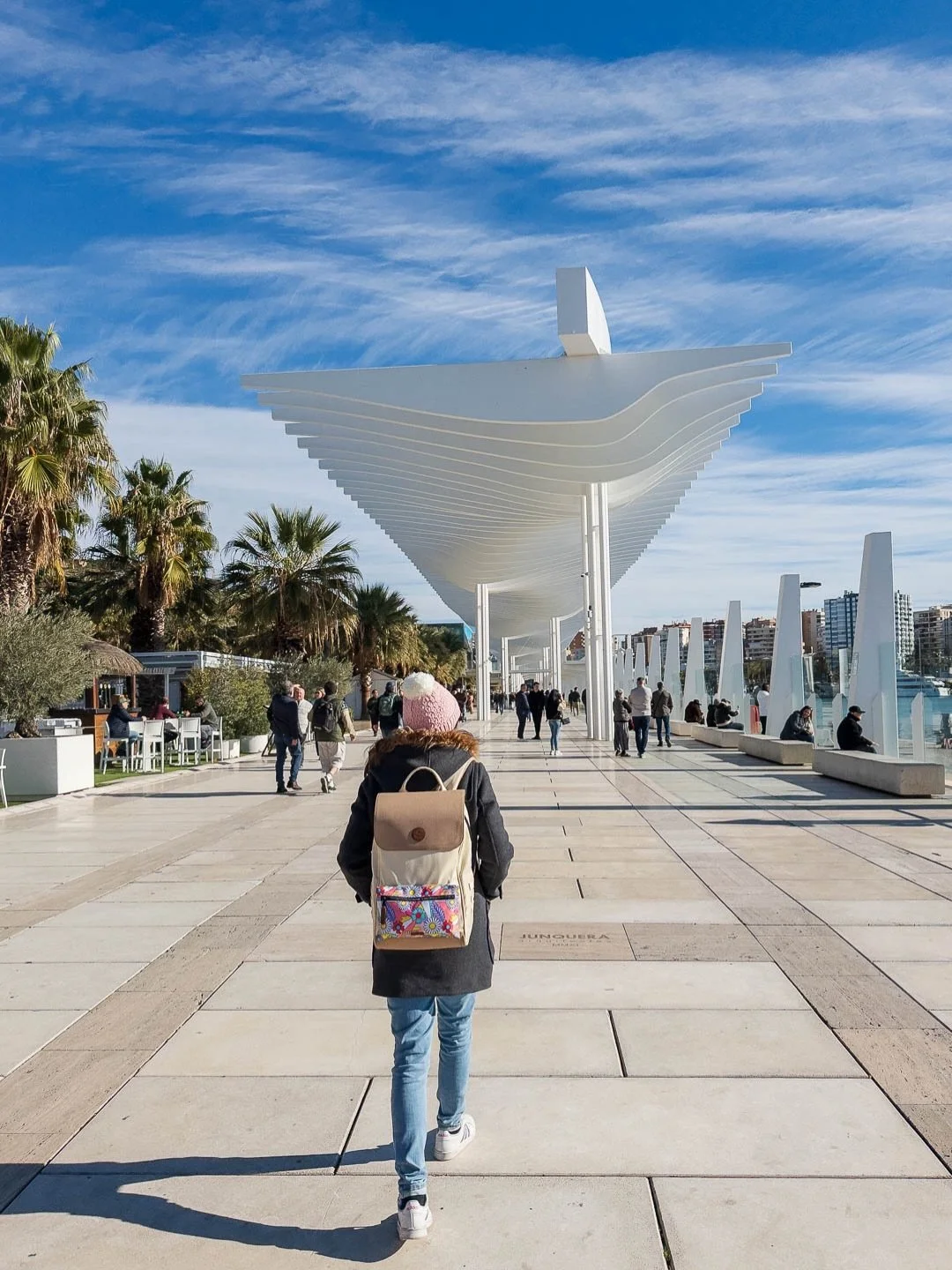 Une ville o&ugrave; tu commences la journ&eacute;e au soleil, et o&ugrave; les &eacute;tals color&eacute;s du march&eacute; &eacute;veillent les papilles,

Si tu aimes la charcuterie, c&rsquo;est au march&eacute; central d&rsquo;Atarazanas que &ccedi