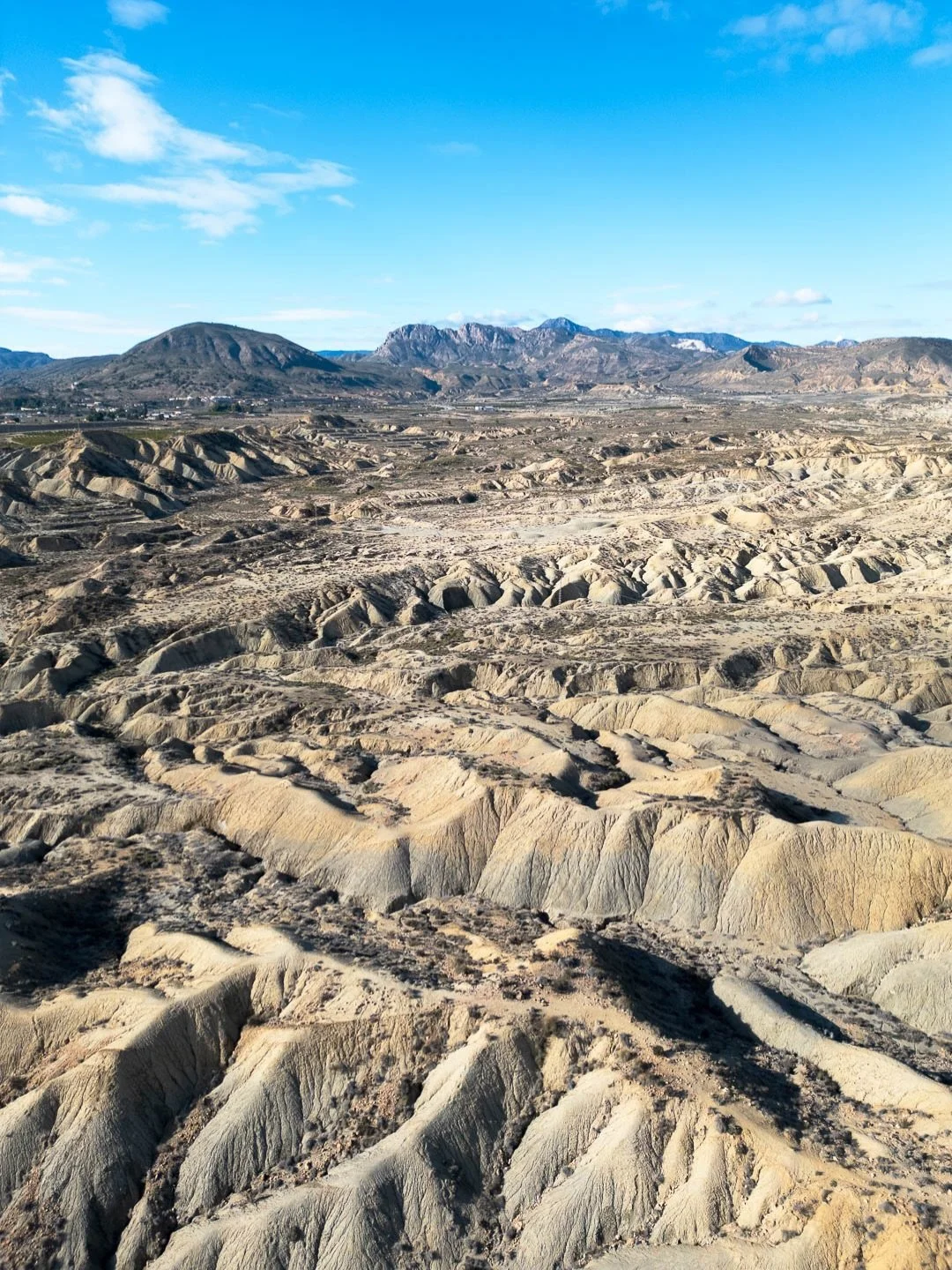 On ne va pas te mentir, ce n&rsquo;est pas le d&eacute;sert le plus impressionnant qu&rsquo;on ait vu en Espagne.

Ce n&rsquo;est pas non plus le genre d&rsquo;endroit pour lequel on ferait des heures de route juste pour lui.
Mais si tu es dans le co