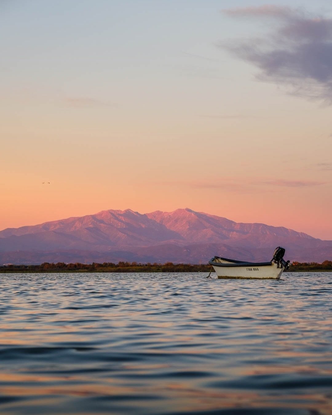 On a mis le r&eacute;veil t&ocirc;t&hellip; tr&egrave;s t&ocirc;t.
Et clairement, &ccedil;a valait le coup.

&Agrave; 2h de Toulouse, l&rsquo;&Eacute;tang de Canet-Saint-Nazaire, le spectacle &eacute;tait compl&egrave;tement fou.
Un ciel qui passe du