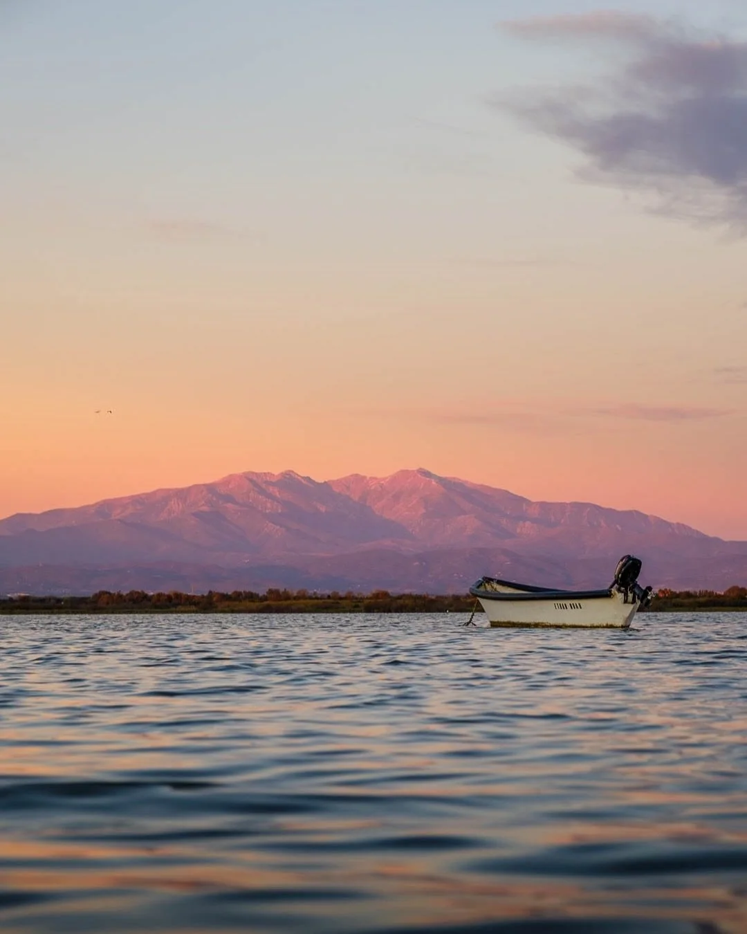 On a mis le r&eacute;veil t&ocirc;t&hellip; tr&egrave;s t&ocirc;t.
Et clairement, &ccedil;a valait le coup.

&Agrave; 2h de Toulouse, l&rsquo;&Eacute;tang de Canet-Saint-Nazaire, le spectacle &eacute;tait compl&egrave;tement fou.
Un ciel qui passe du