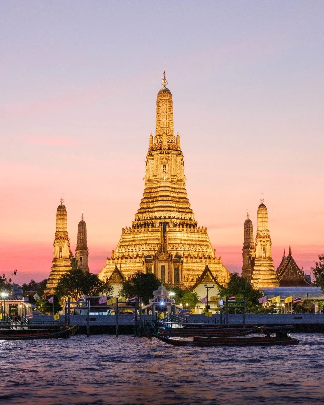 🌍 Partie 2/3 de nos plus belles golden hours

On continue avec quelques-uns de nos plus beaux levers et couchers de soleil 🌅 

Des ambiances totalement diff&eacute;rentes, des coins du monde qu&rsquo;on a ador&eacute;s.

📍 Bangkok
📍 Cinq Terre
📍