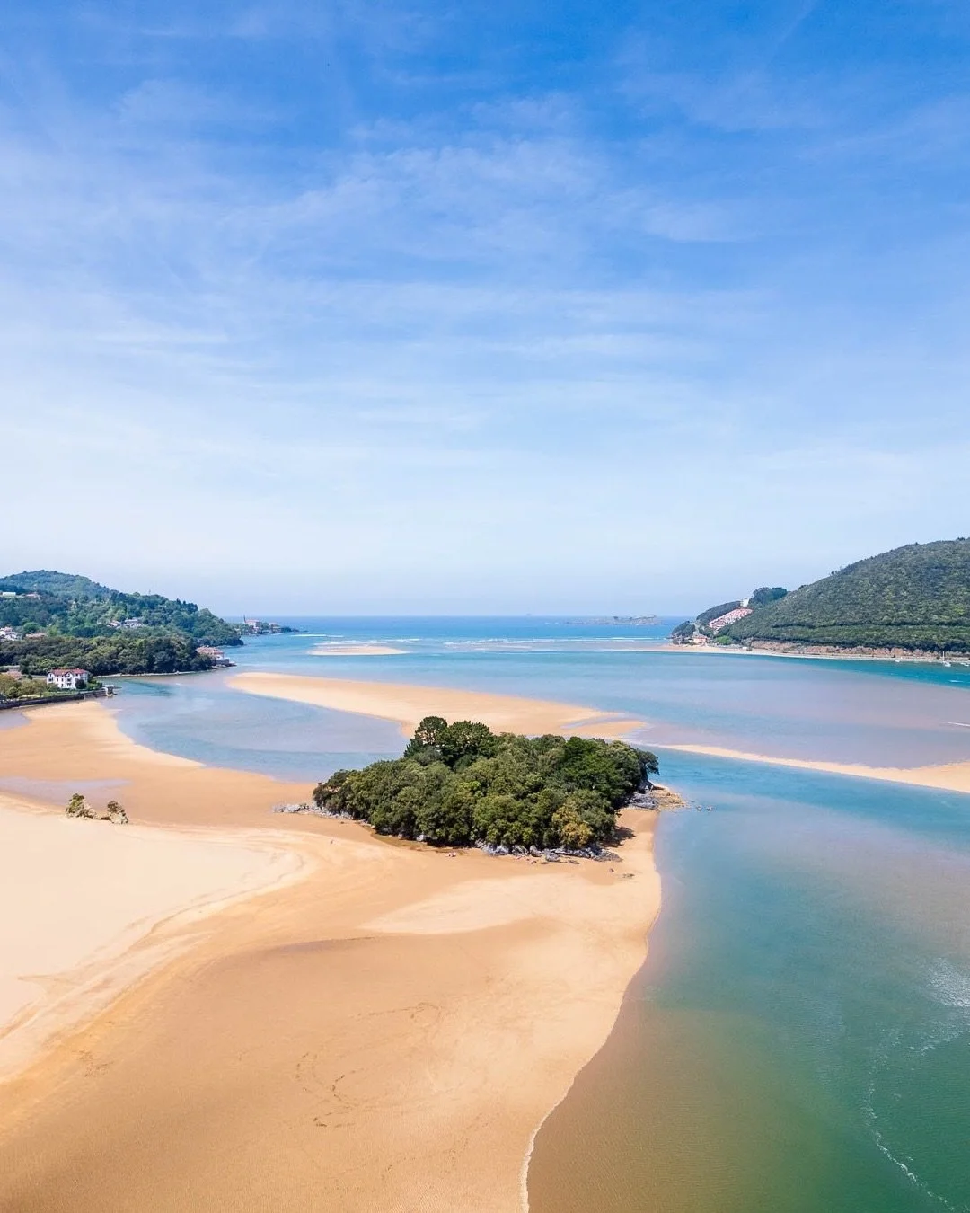 Les plus belles d&eacute;couvertes ne sont pas toujours celles qu&rsquo;on avait pr&eacute;vues. 

On ne connaissait pas cet endroit avant de pr&eacute;parer notre road trip au Pays basque espagnol.

Urdaibai a &eacute;t&eacute; l&rsquo;une de nos pl
