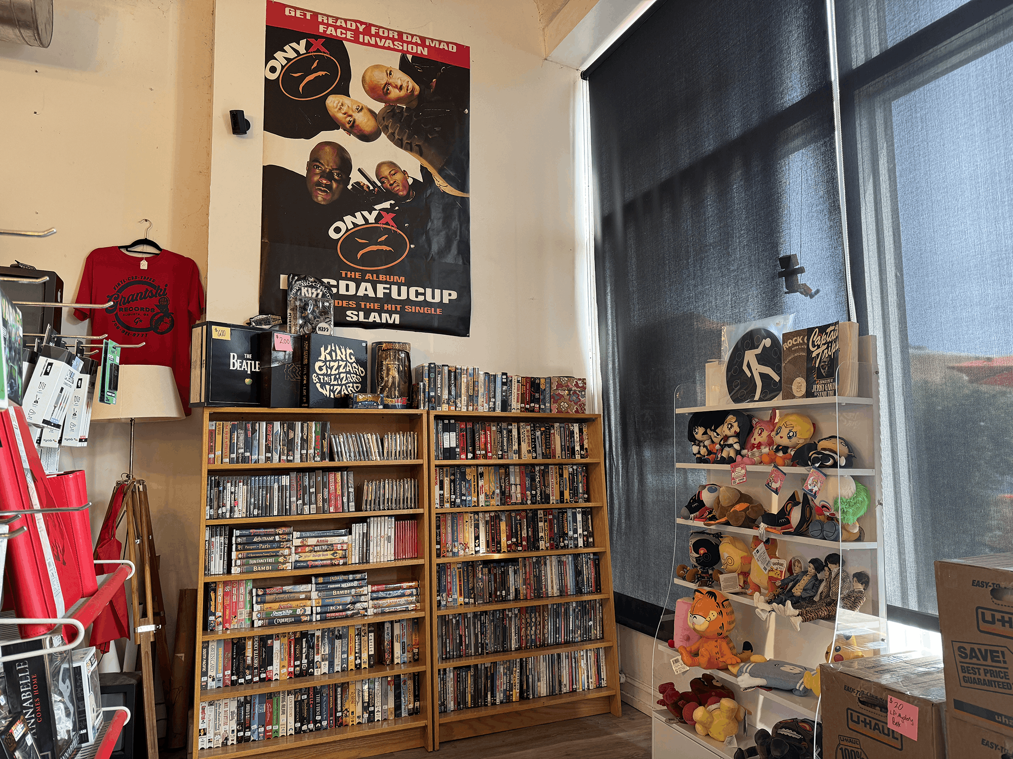 Grantski sotre interior5.png