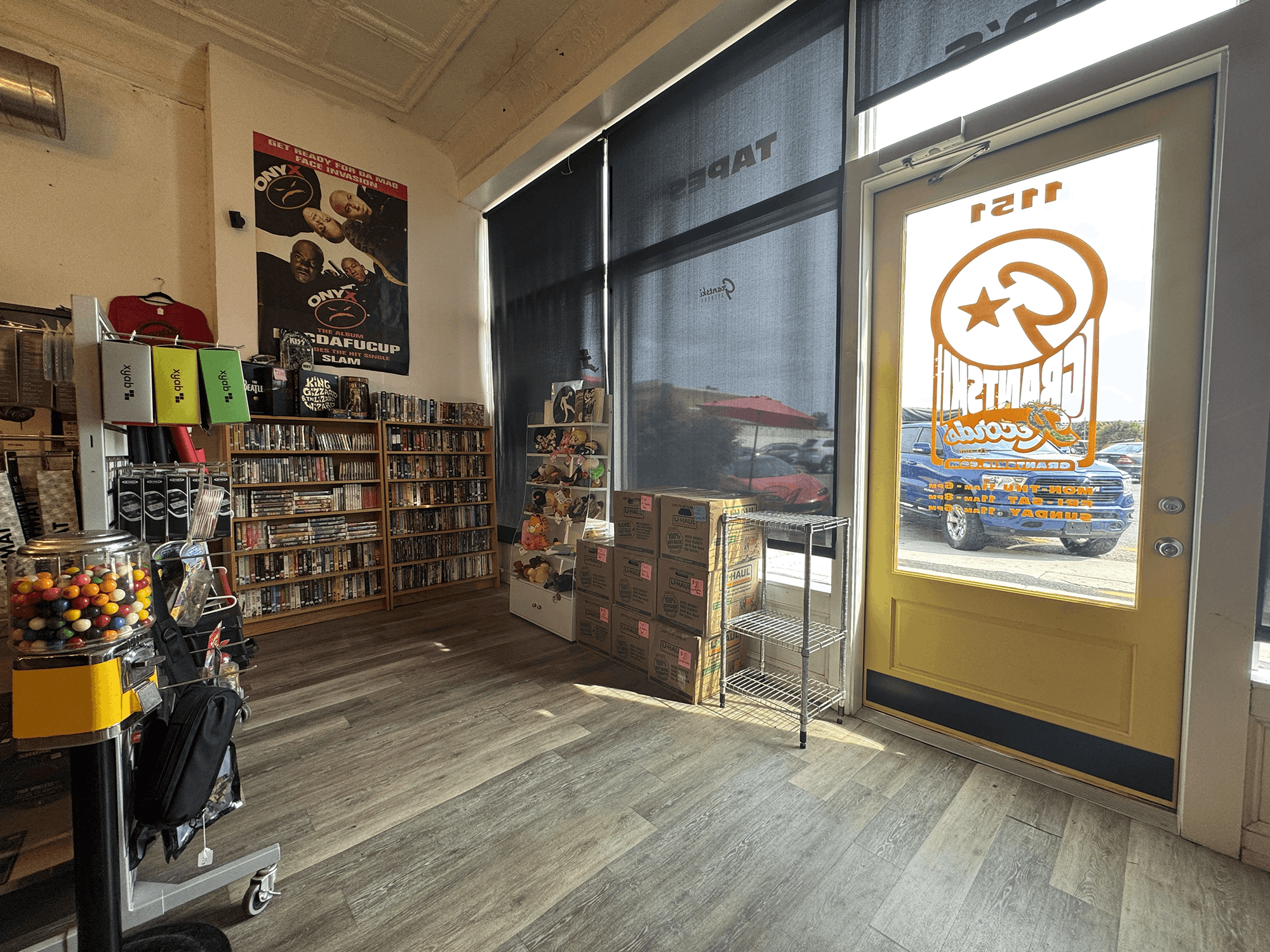 Grantski sotre interior6.png