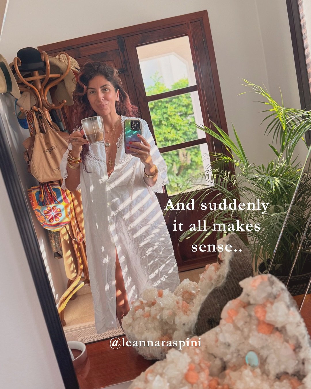 ⚪️Cutting loops and breaking patterns starts with you making the courageous CHOICE to love yourself first.. your whole self. 🤍
Love, LR
@leannaraspini 

⚪️Nothing changes&hellip; if nothing changes 
#magneticwholeness #learningtolivelove 
#somatiche