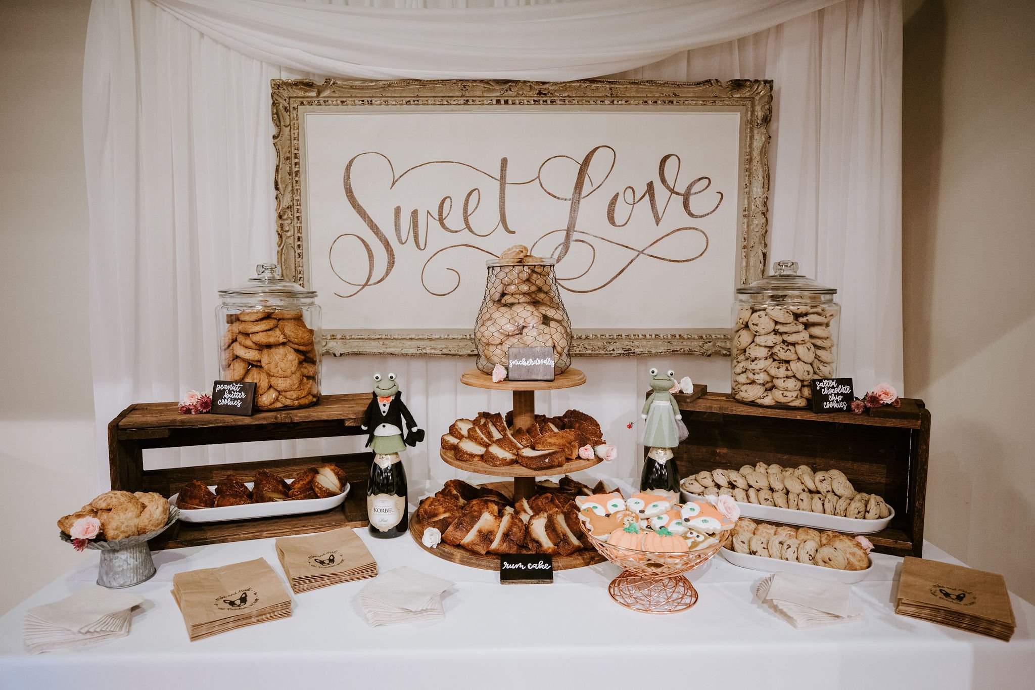 www.santabarbarawedding.com | Geoff and Lyndsi Photography | Santa Barbara Museum of Natural History | Jamie Mangone of LuJane Events | Baking the Goods | I’ll Have What She’s Having | Desserts