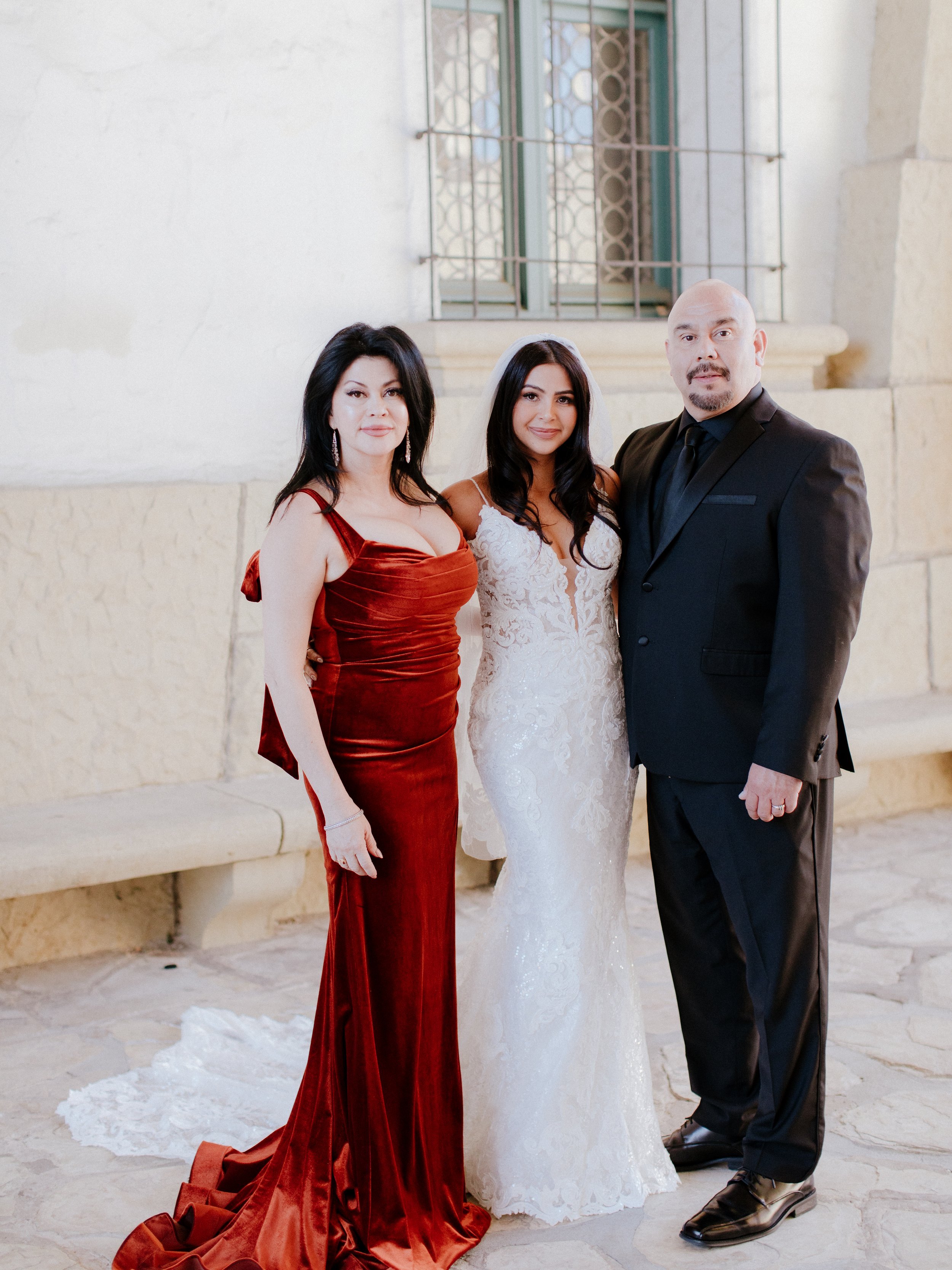 www.santabarbarawedding.com | Chris J. Evans | Santa Barbara Courthouse | Anita’s Bridal | Bride with Her Mom and Dad