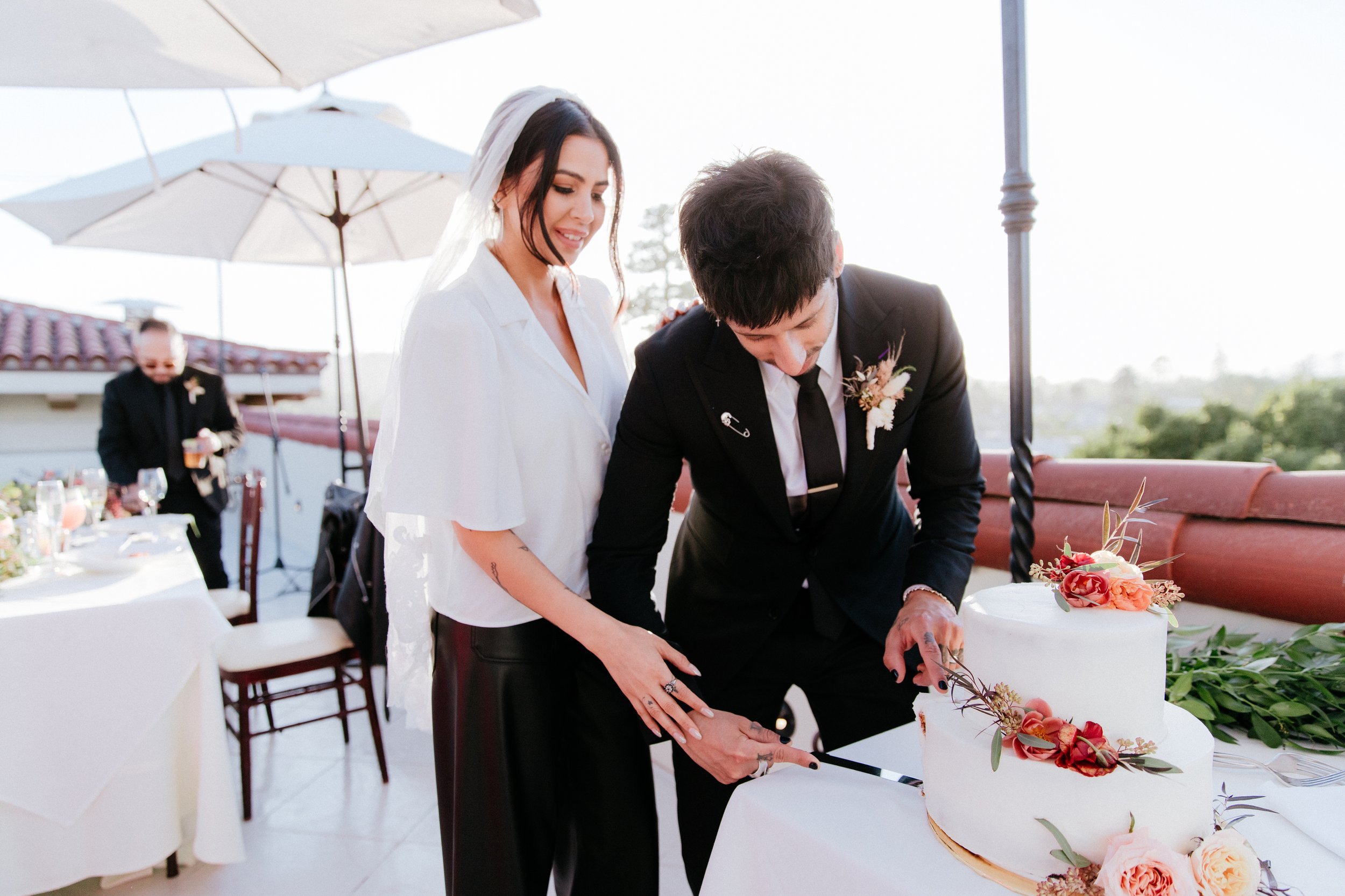 www.santabarbarawedding.com | Chris J. Evans | Kimpton Canary Hotel | Couple Cutting Their Wedding Cake