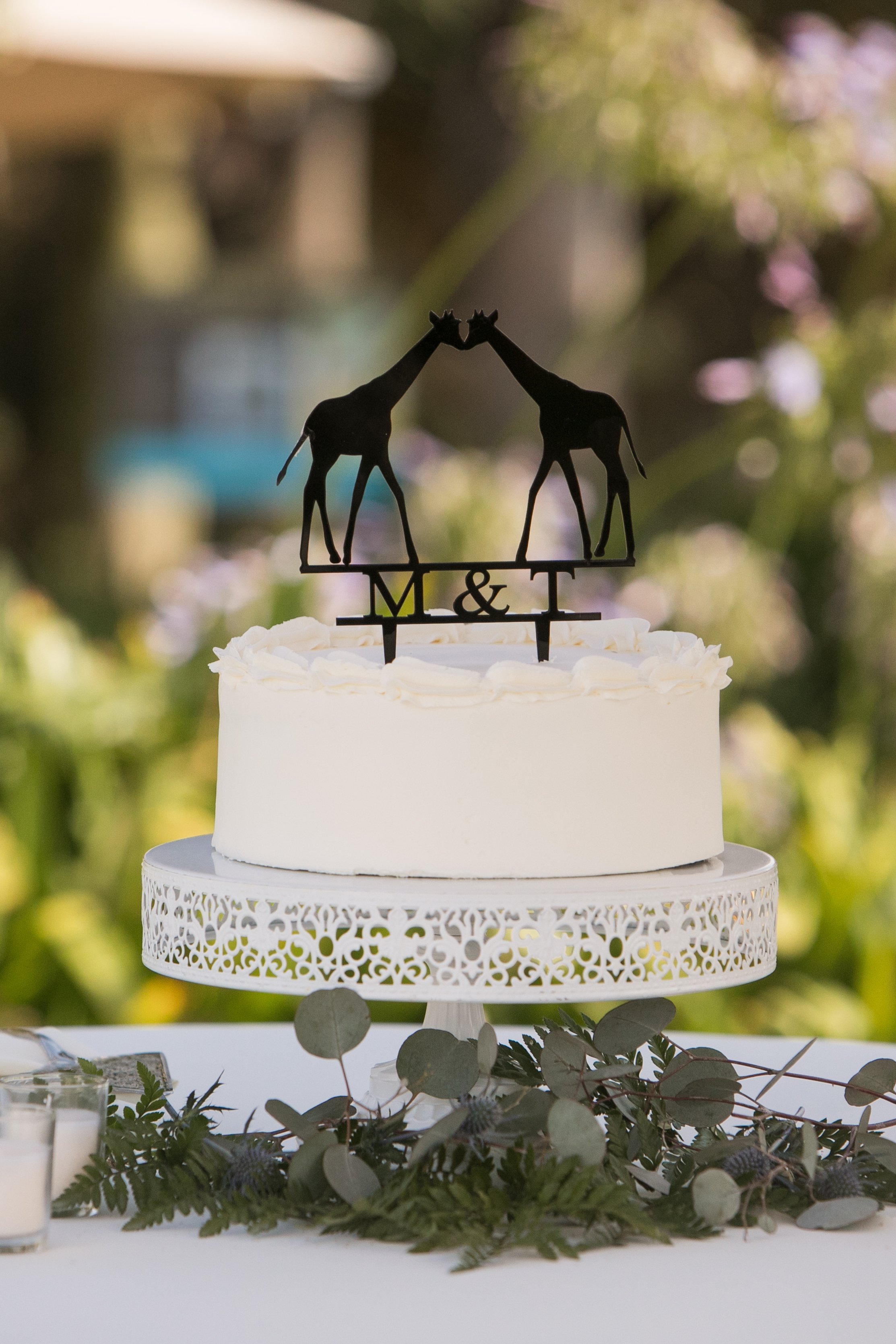 www.santabarbarawedding.com | ByCherry Photography | Santa Barbara Zoo | Events by Rincon | Jespersen Flowers | DJ Patrick Butler | Wedding Cake with Giraffe Topper 