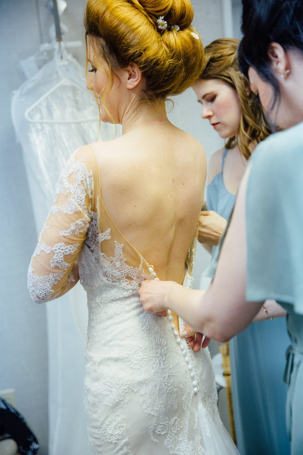 www.santabarbarawedding.com | Just Kiss Collective | Rancho La Patera & Stow House | Bride getting ready