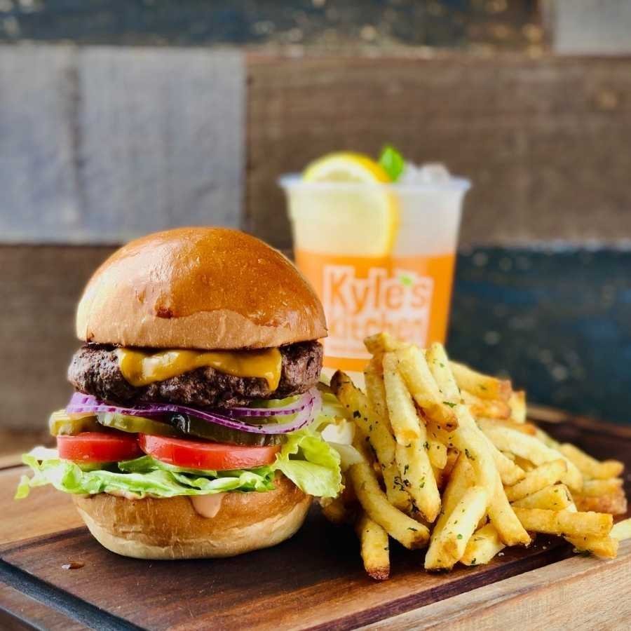 www.santabarbarawedding.com | Kyle’s Kitchen | Catered Cheeseburger with Fries and a Drink