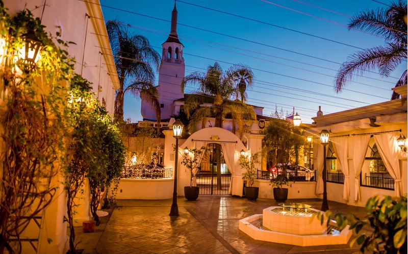 www.santabarbarawedding.com | Location Spotlight | Villa and Vine | Restaurant Location | Private Event | Rehearsal Dinner | Petros Restaurant