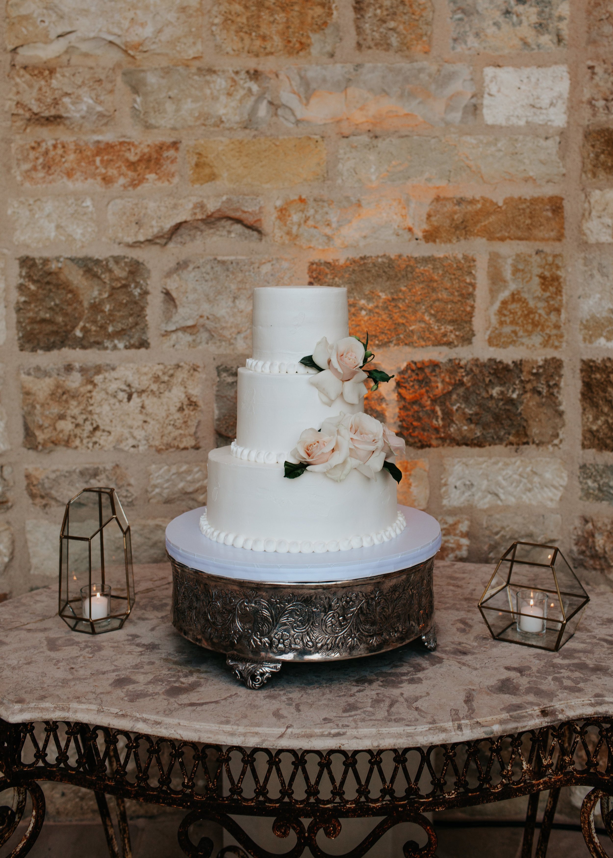 www.santabarbarawedding.com | Alexandria Monette Photography | Sunstone Villa | Soleil Events | Anna Le Pley Taylor | Solvang Bakery | Wedding Cake 