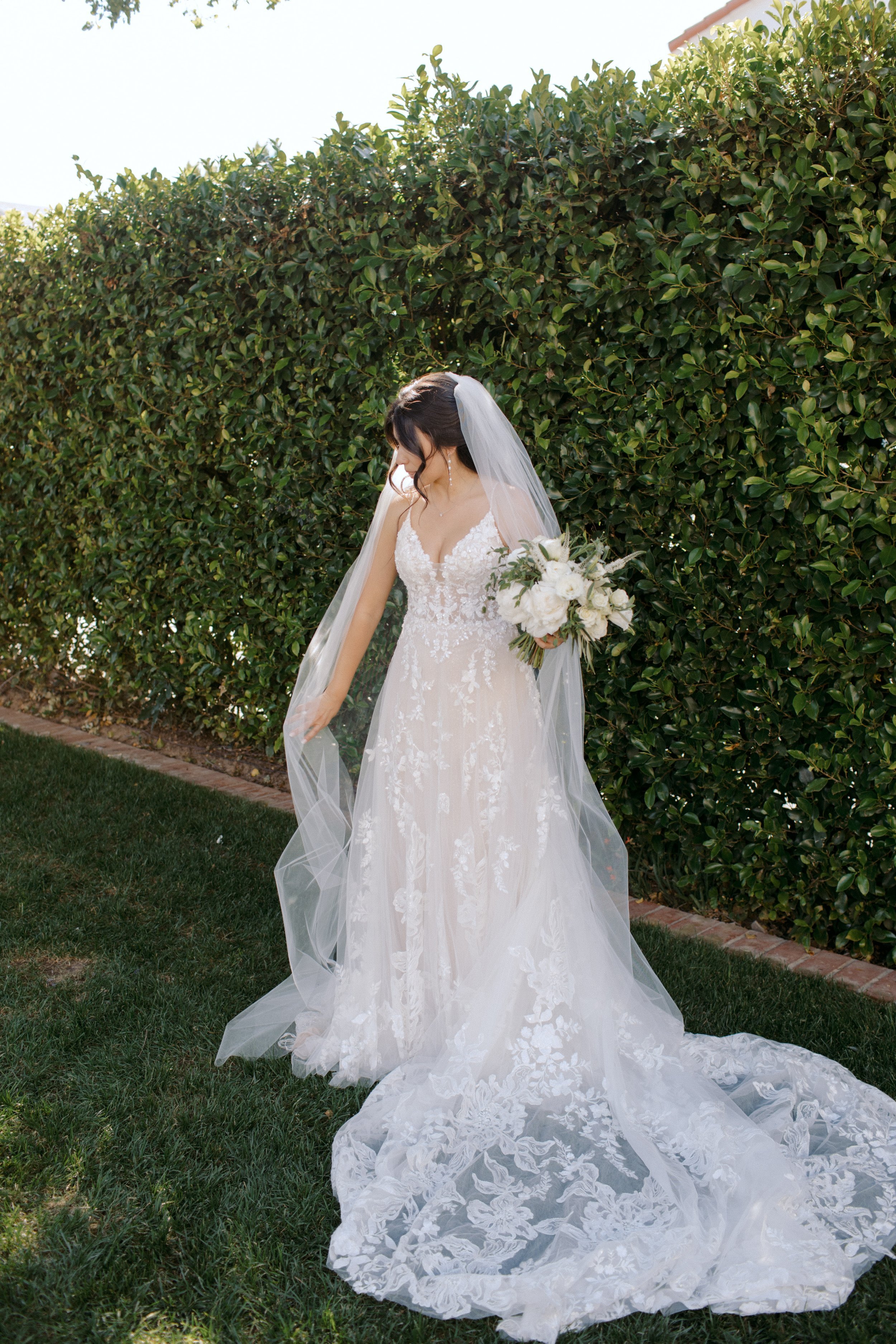 www.santabarbarawedding.com | KB Events | Ali Beck | Santa Barbara Courthouse | Poppy Pod Floral Design | Maggie Sottero | NADRI | Emily Lynn + Co. | Sam Edelman | Etsy | Bride Before Ceremony 