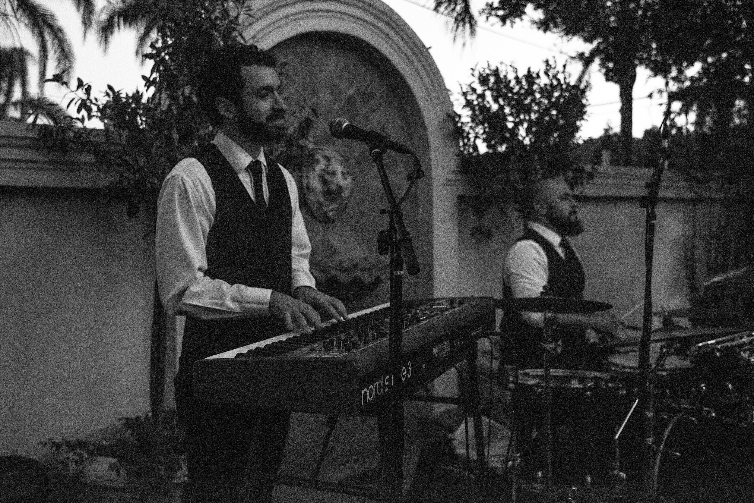 www.santabarbarawedding.com | Rewind Photography | Santa Barbara Club | The Replicas Music | Keyboard Player and Drummer