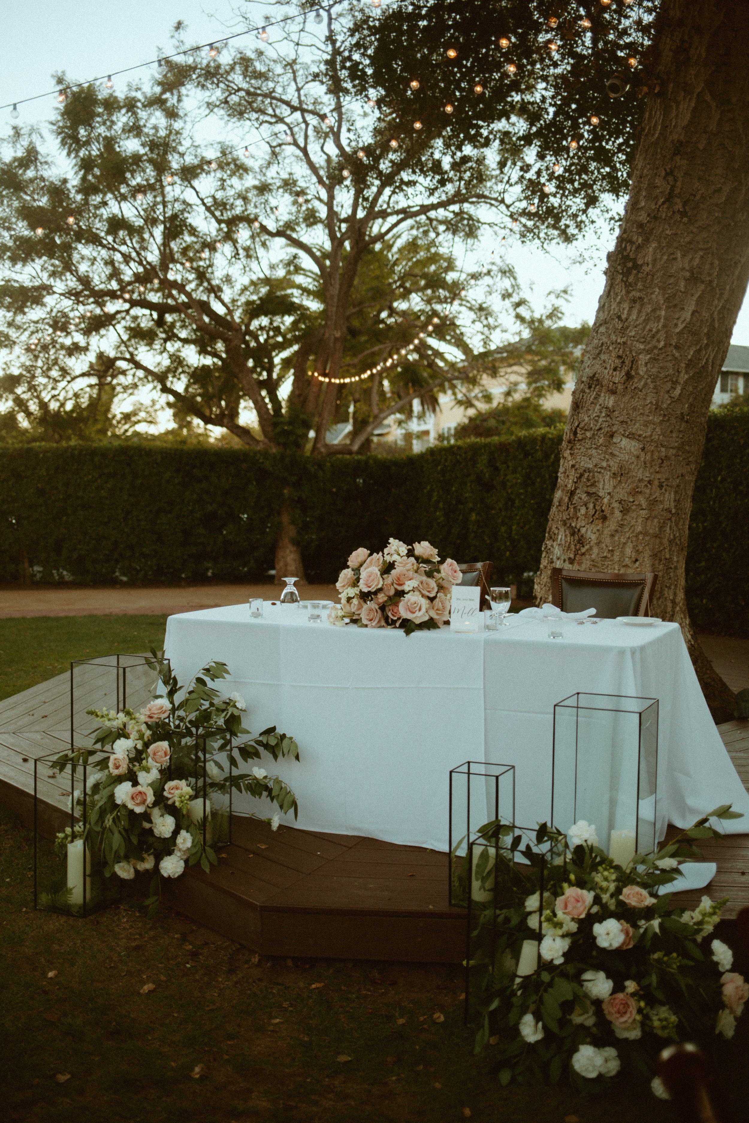 www.santabarbarawedding.com | Mallory Carlson | Santa Barbara Club | Events by Tiffany J | Antheia Floral &amp; Design | Bride and Groom’s Reception Table