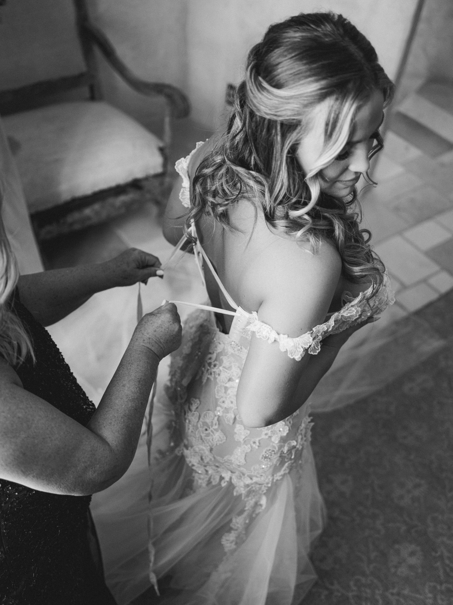 www.santabarbarawedding.com | Paul Von Rieter | Sunstone Villa | Lisa Lafferty | Shawna Yamamoto | Galia Lahav | NV Glam Studio | Alyssa Marie Beauty | Bride Getting In Her Wedding Gown 