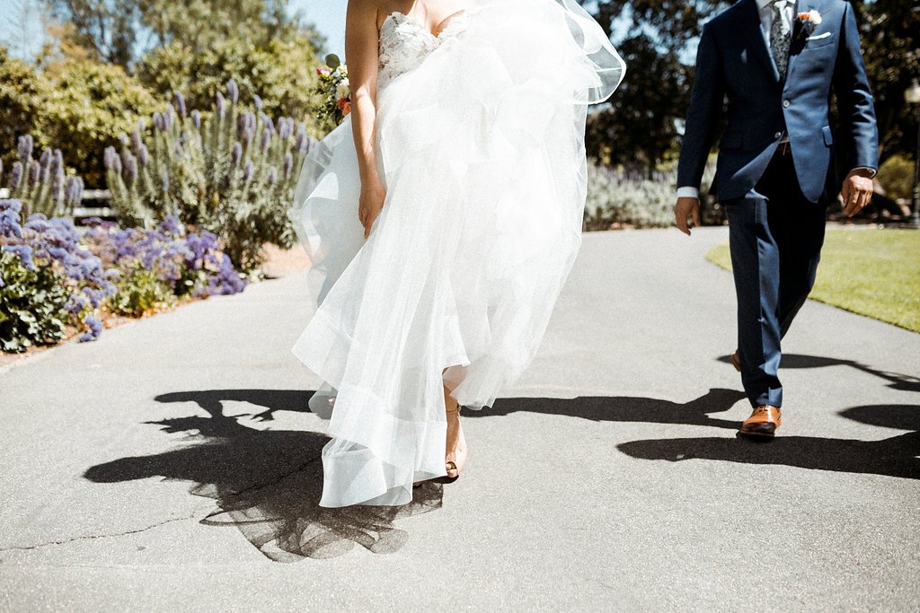 www.santabarbarawedding.com | Abi Q Photography | Camarillo Ranch | White Blossom | Unique Floral Designs | Kelly Zhang | Bride and Groom Walking to the Ceremony 