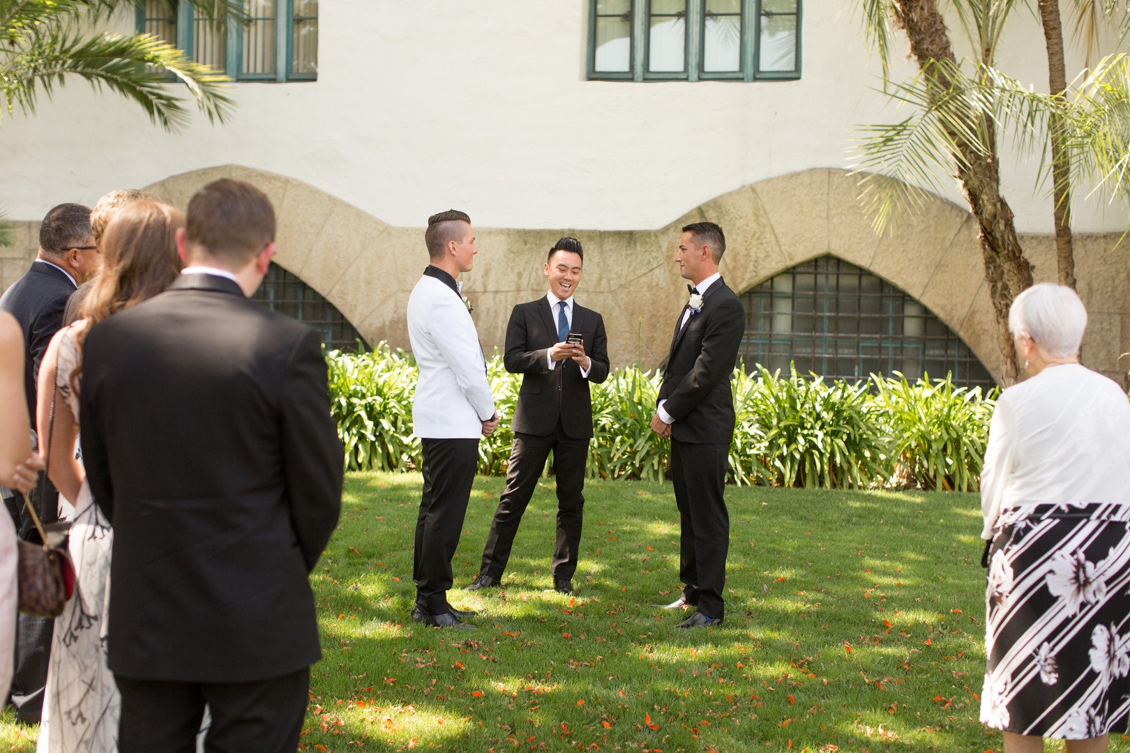 www.santabarbarawedding.com | Santa Barbara Courthouse | Crown Plaza Ventura Beach | Tiffany Michele | Ceremony