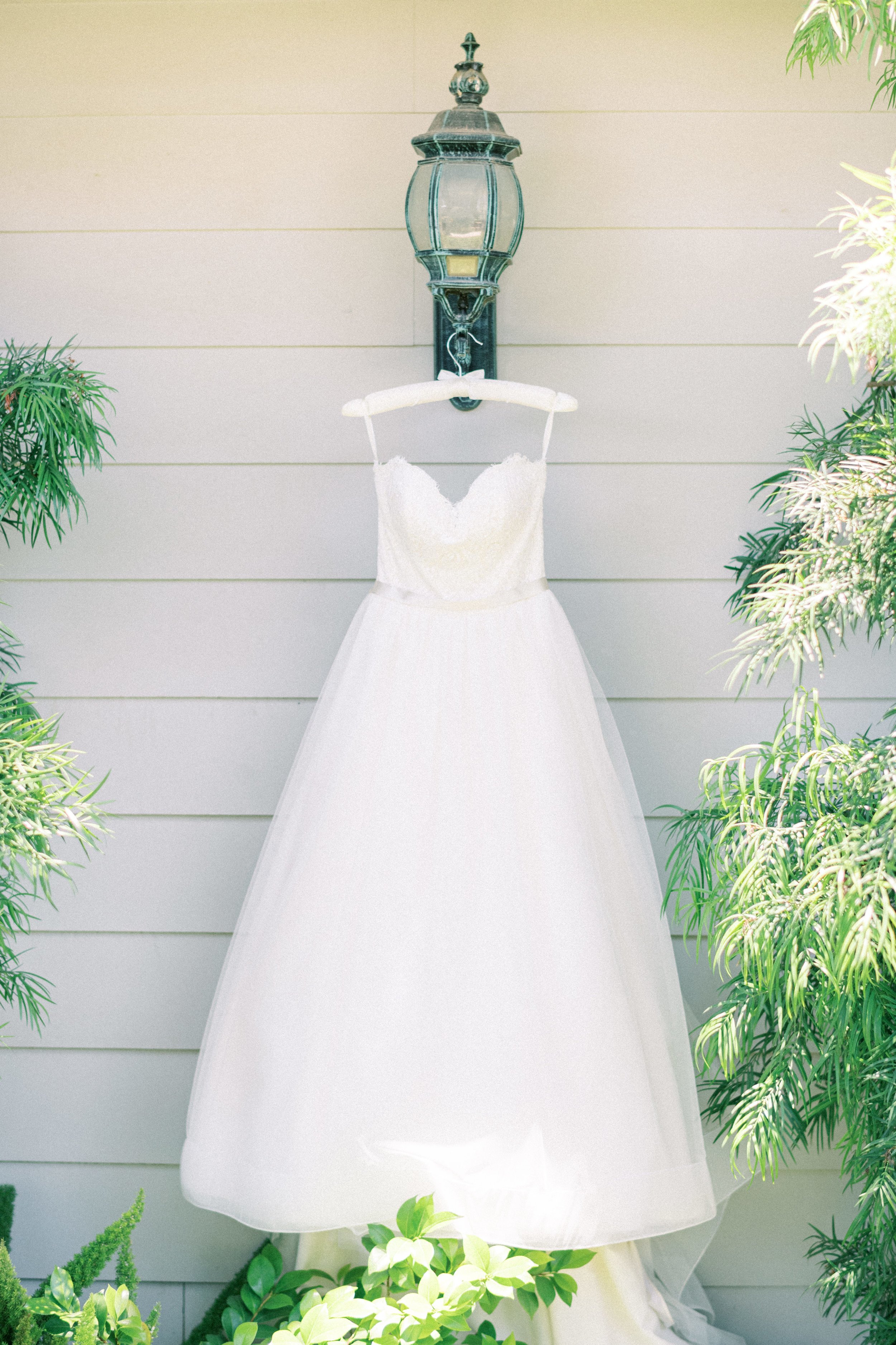 www.santabarbarawedding.com | Loveridge Photography | Gainey Vineyard | Amber Alyse Events | Bride’s Wedding Gown 