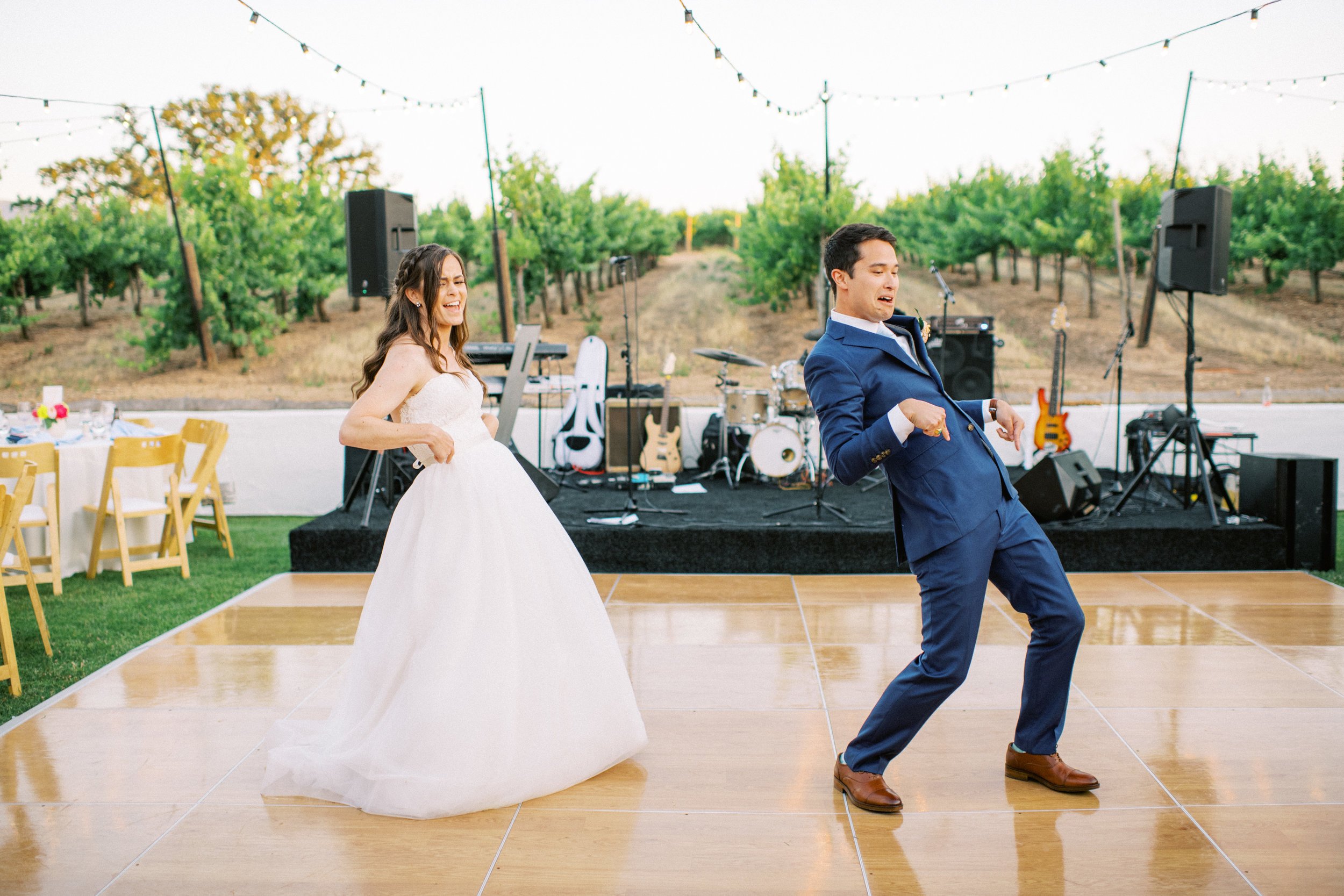 www.santabarbarawedding.com | Loveridge Photography | Gainey Vineyard | Amber Alyse Events | Besame Florals | Lucky Devils Band | The Bride and Groom’s Choreographed Dance
