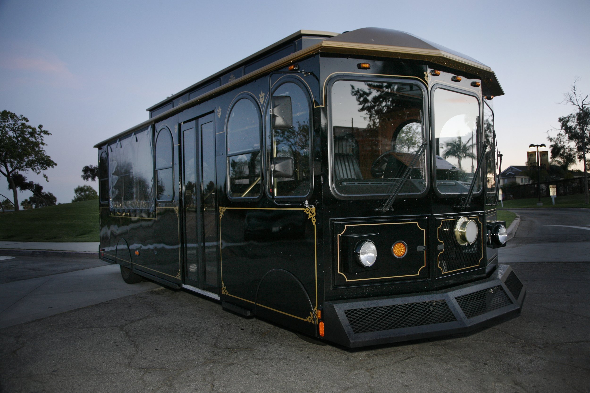 www.santabarabarawedding.com | Rockstar Transportation | Black Trolley for Wedding Transportation 
