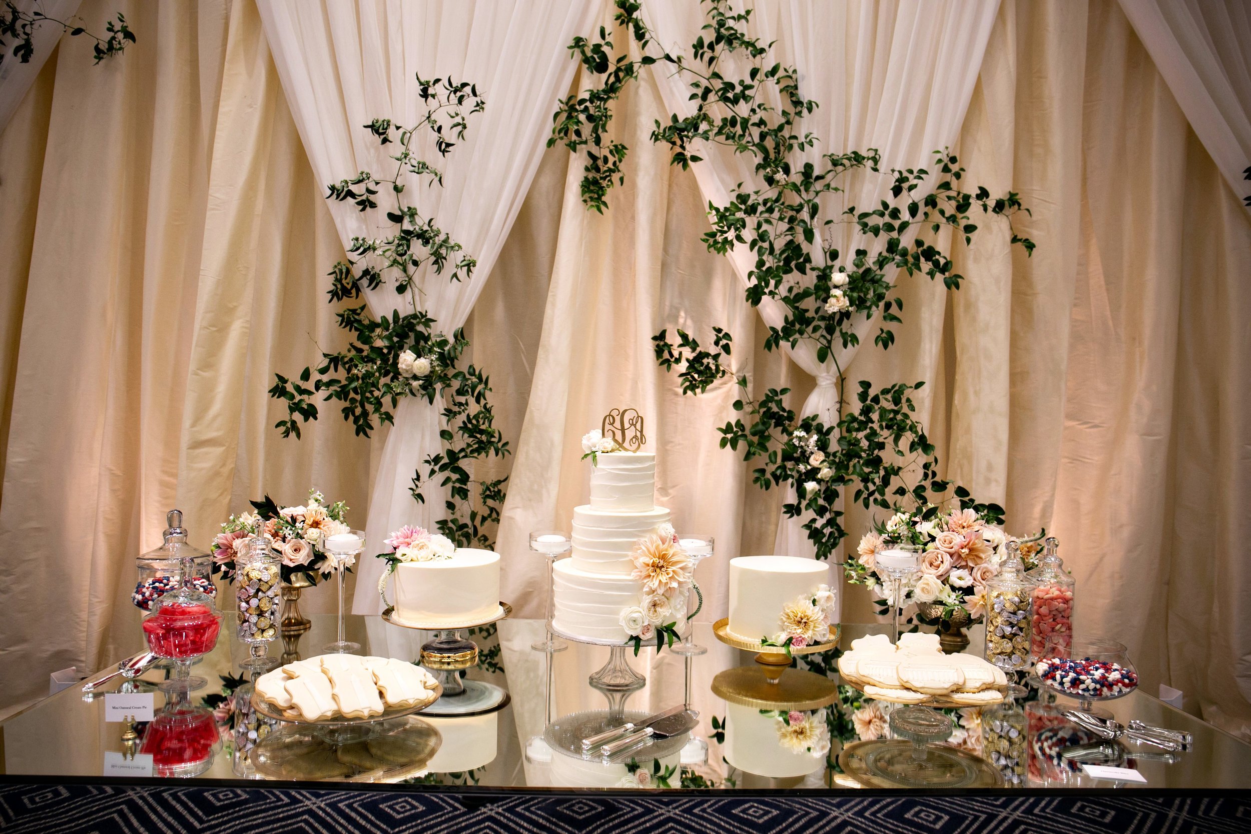 www.santabarbarawedding.com | Laurie Bailey | Ojai Valley Inn | Amber Weir Weddings | Dessert Table