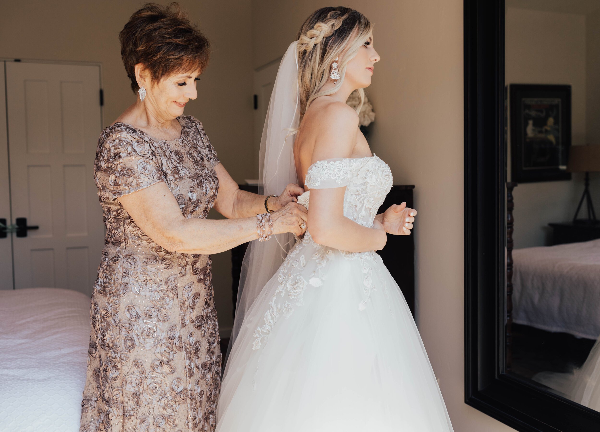 www.santabarbarawedding.com | Bria Peterson | Ocean View Farm | KB Events | Nicquel | Bride Getting Ready with Her Mother