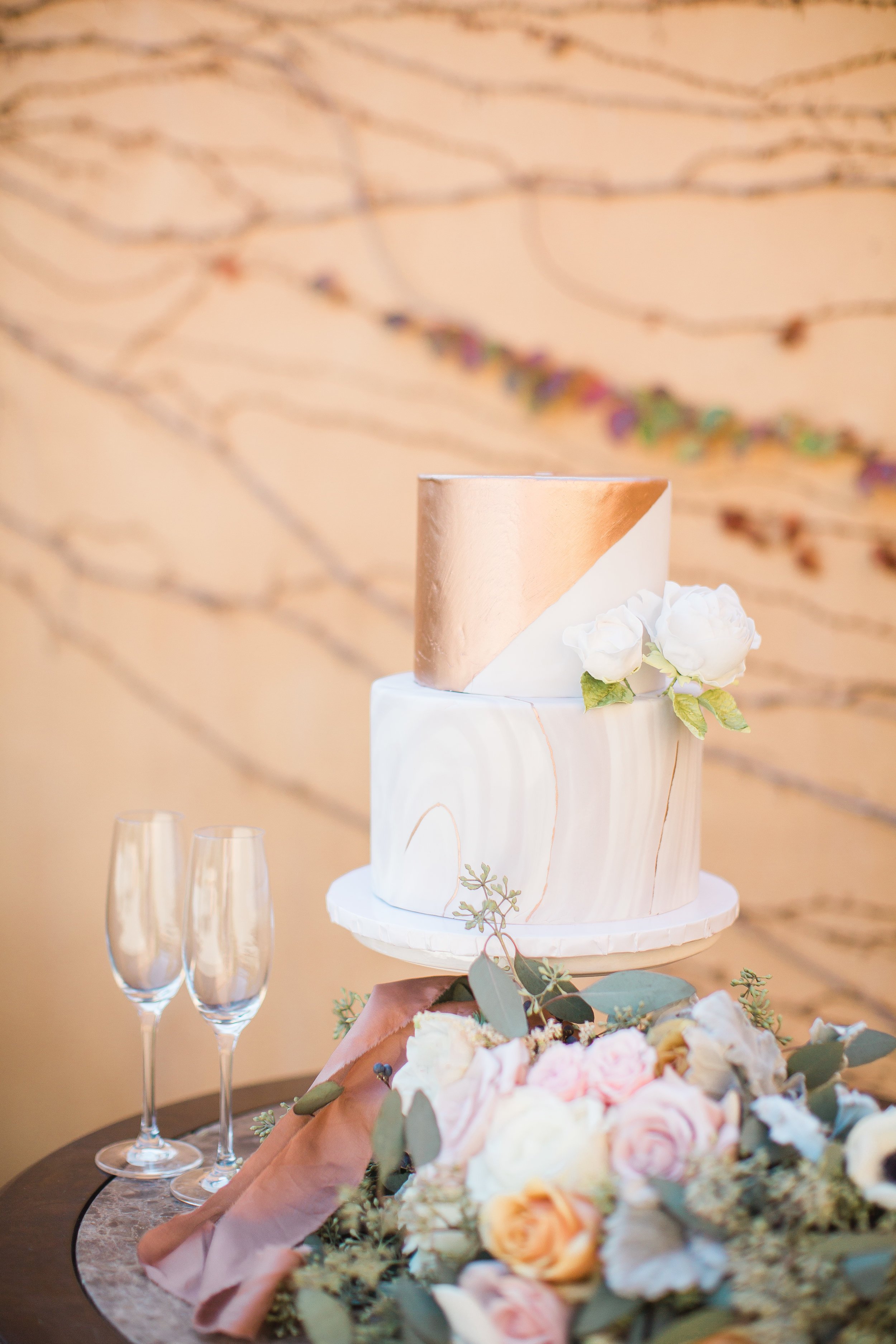 www.santabarbarawedding.com | Los Robles Greens | Events by Fran | Chelsea Elizabeth | Wedding Cake