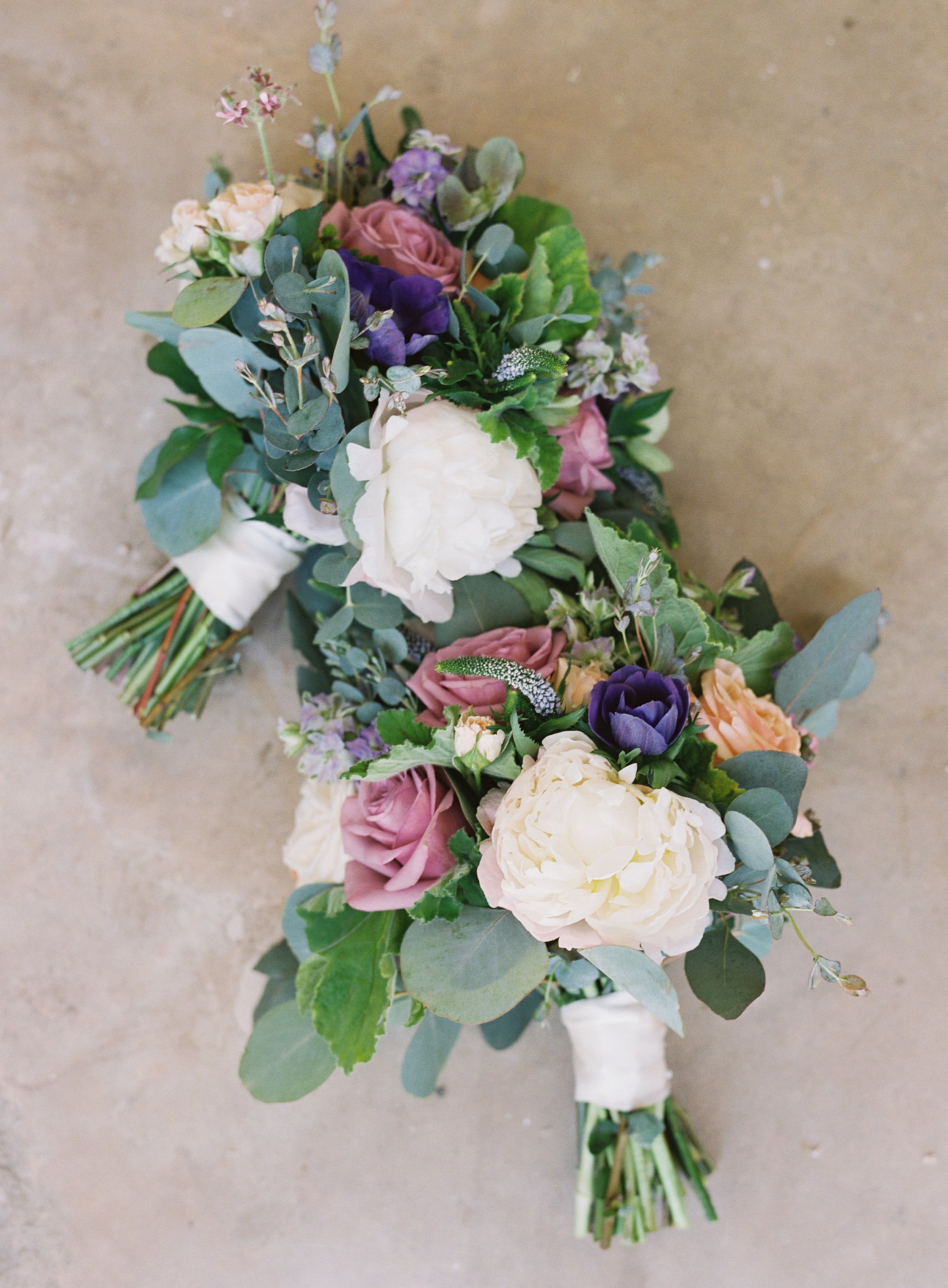 www.santabarbarawedding.com | Trinity Episcopal Church | Elings Park | Sarah Weir | Burlap & Bordeaux | Bouquets