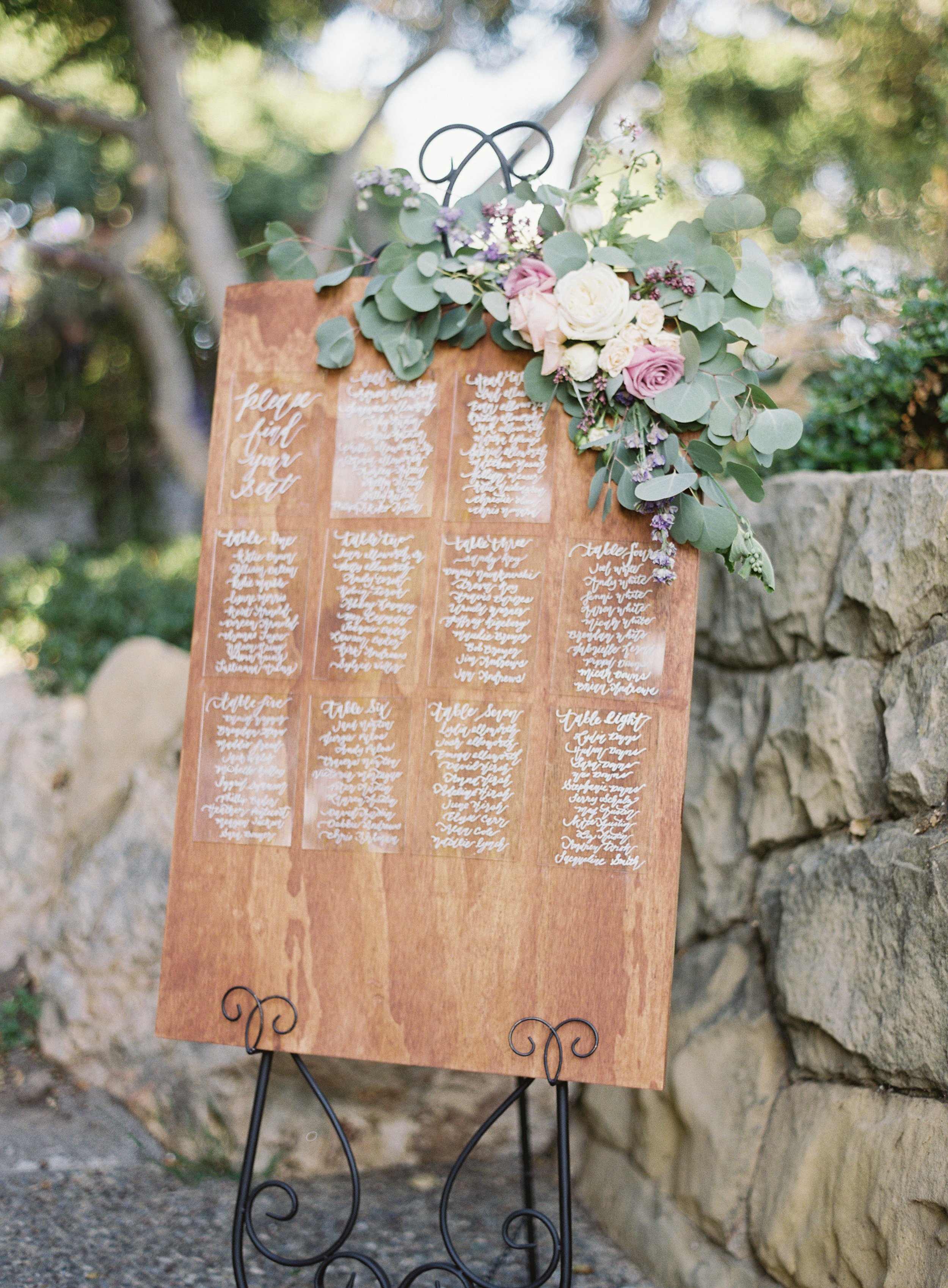 www.santabarbarawedding.com | Trinity Episcopal Church | Elings Park | Sarah Weir | Burlap & Bordeaux | Seating Arrangement Sign