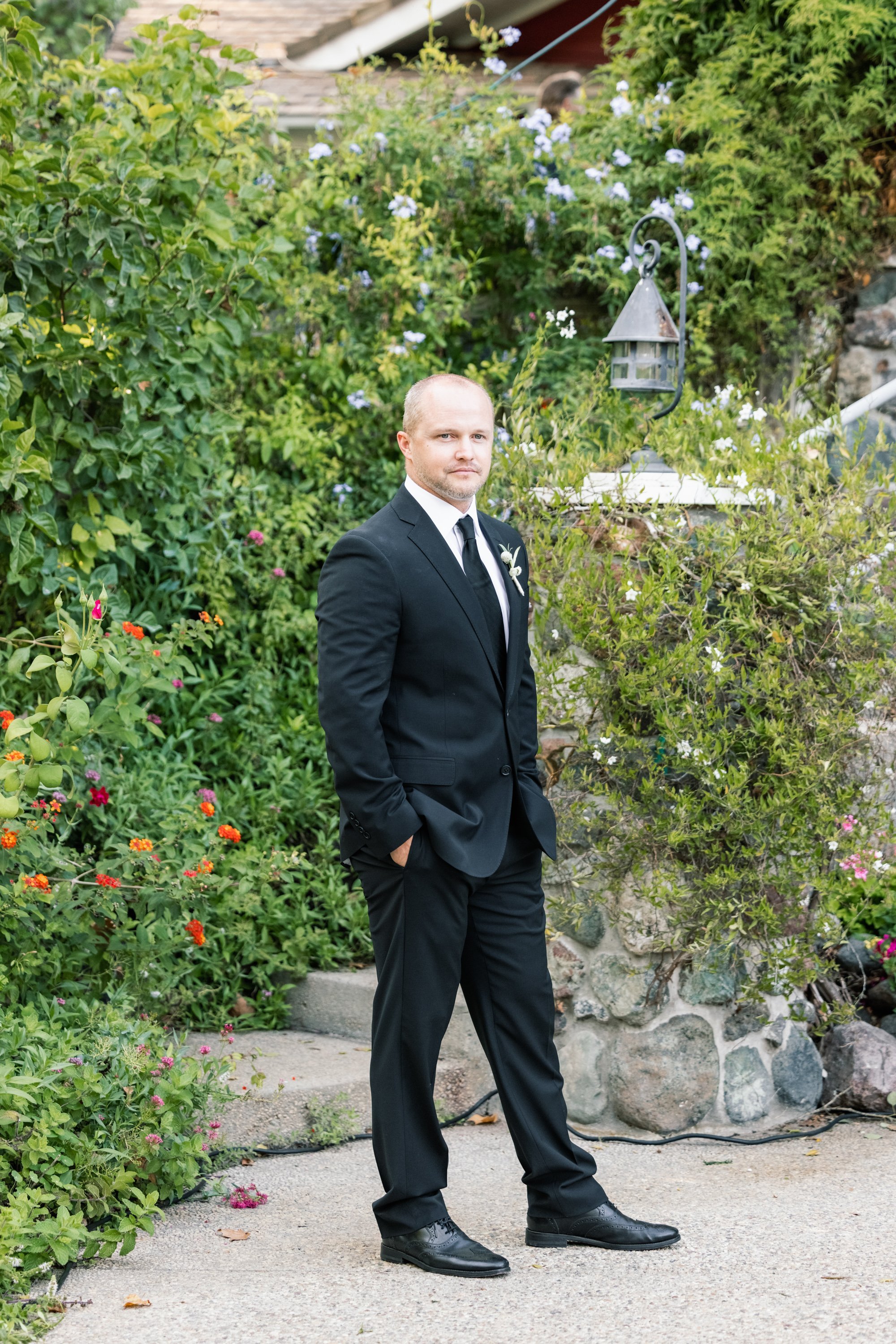 www.santabarbarawedding.com | Santa Ynez Private Residence | Veils &amp; Tails Photography | Groom Ready Before the Ceremony 