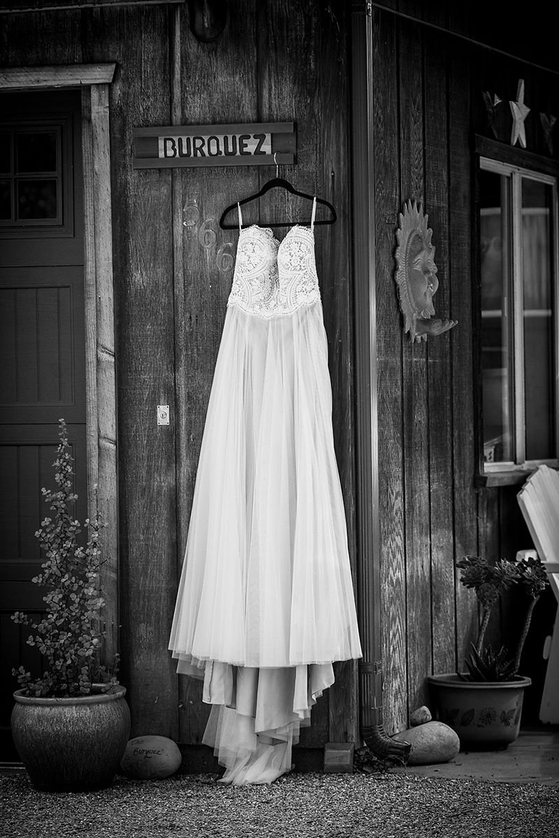 www.santabarbarawedding.com | Phillip Van Nostrand | Casitas Valley Farm | Wedding Dress