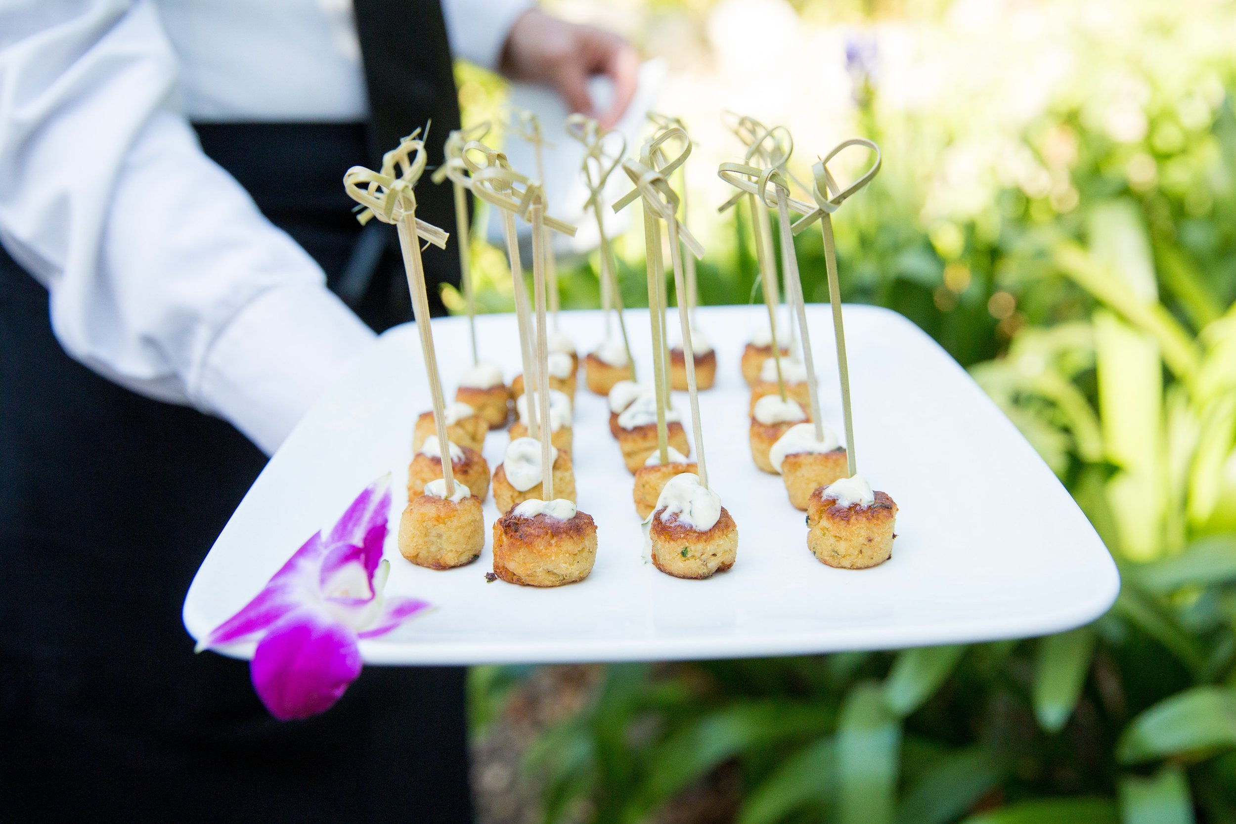www.santabarbarawedding.com | hors d'ouvres | appetizer tips | Catering connection | crab cakes | wedding menu