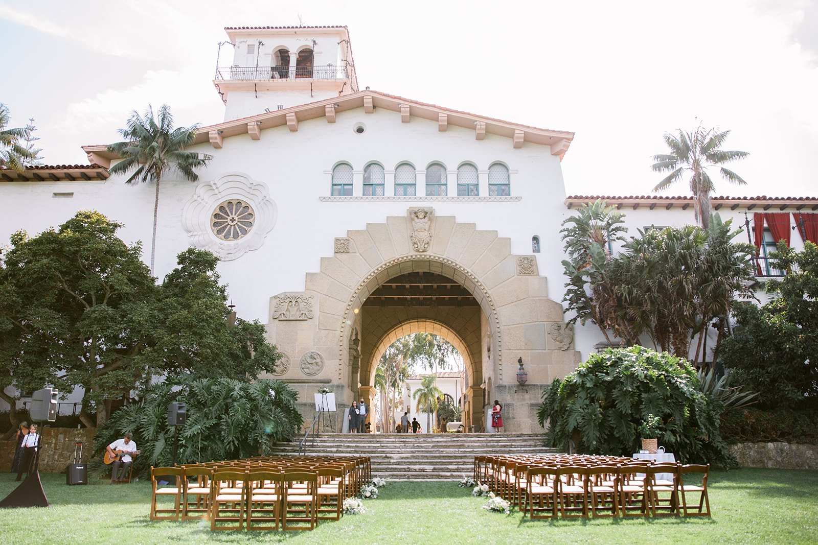 www.santabarbarawedding.com | Santa Barbara Courthouse | Amazing Days Events | Anna Delores Photography | Anna Le Pley Taylor | Ventura Rentals | The Ceremony Set Up at the Courthouse