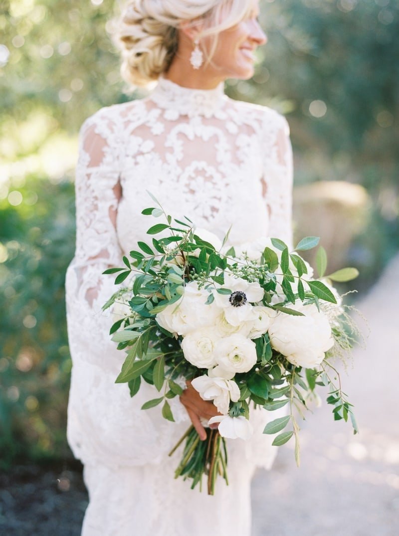 www.santabarbarawedding.com | Ojai Valley Inn | White Sage | Ellie Koleen Photography | Ojala Floral | Rogue Styling | Ojala Floral | Ivory Bridal Boutique | Bride and Her Bouquet