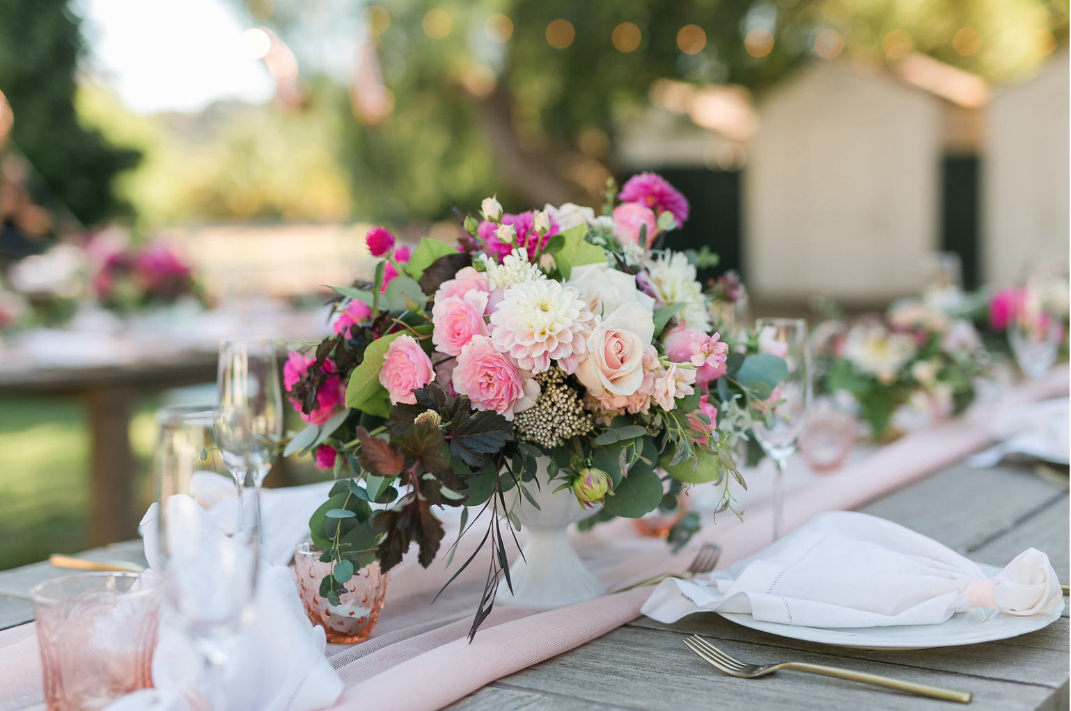 www.santabarbarawedding.com | Mattei's Tavern | Staci Stack Photography | Margaret Joan Floral | Reception Table Arrangement