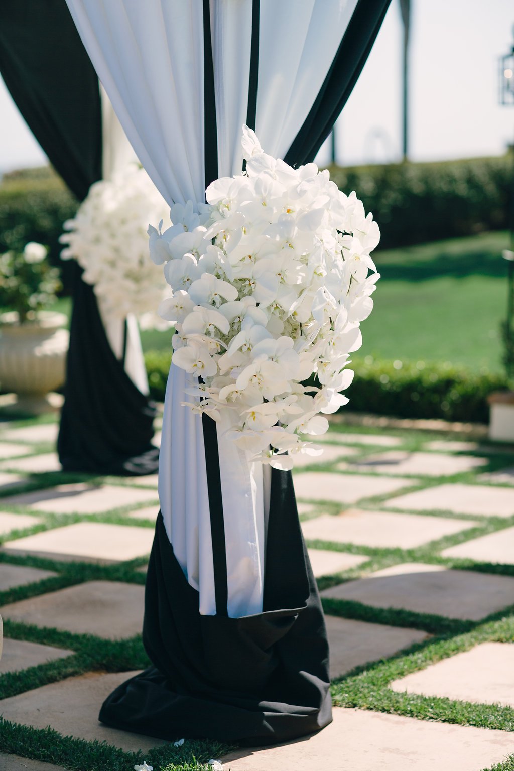 santabarbarawedding.com | Photo: Michelle Beller | Chic Black and White Wedding Ideas