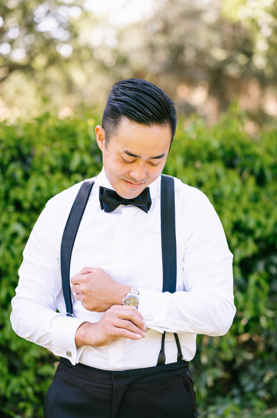 www.santabarbarawedding.com | Foxen Canyon Ranch | Jodee Debes Photography | LVL Weddings |   Jerry Palmer Flowers | Groom Getting Ready Before the Ceremony 