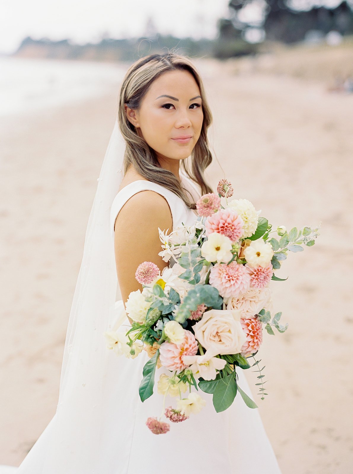 www.santabarbarawedding.com | Kelsey Rae Designs | Dani Toscano | Alexis Ireland Florals | Jenny Yoo | 805 Makeup | Andrea Villa | The Bride with Bouquet on the Beach